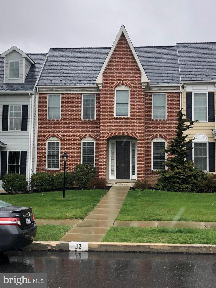 JAMESTOWN SQUARE - Residential Lease