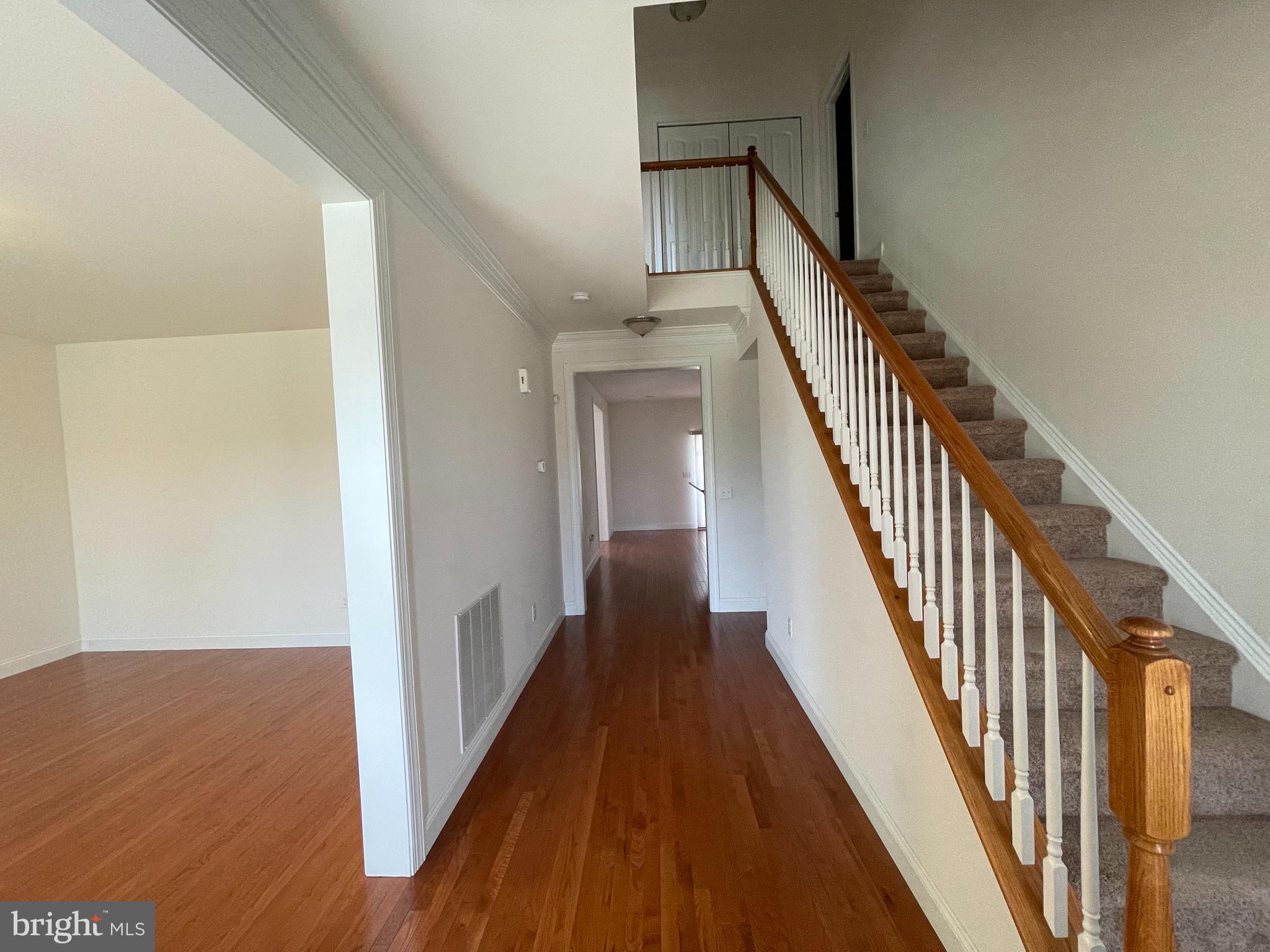 JAMESTOWN SQUARE - Residential Lease