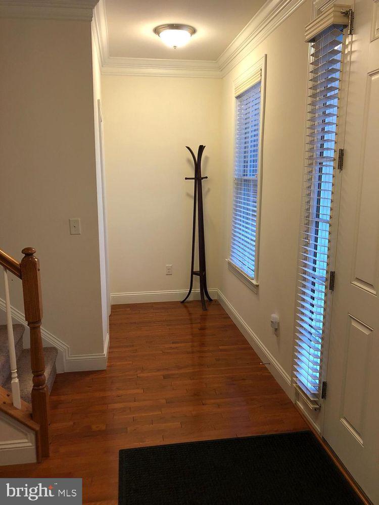 JAMESTOWN SQUARE - Residential Lease