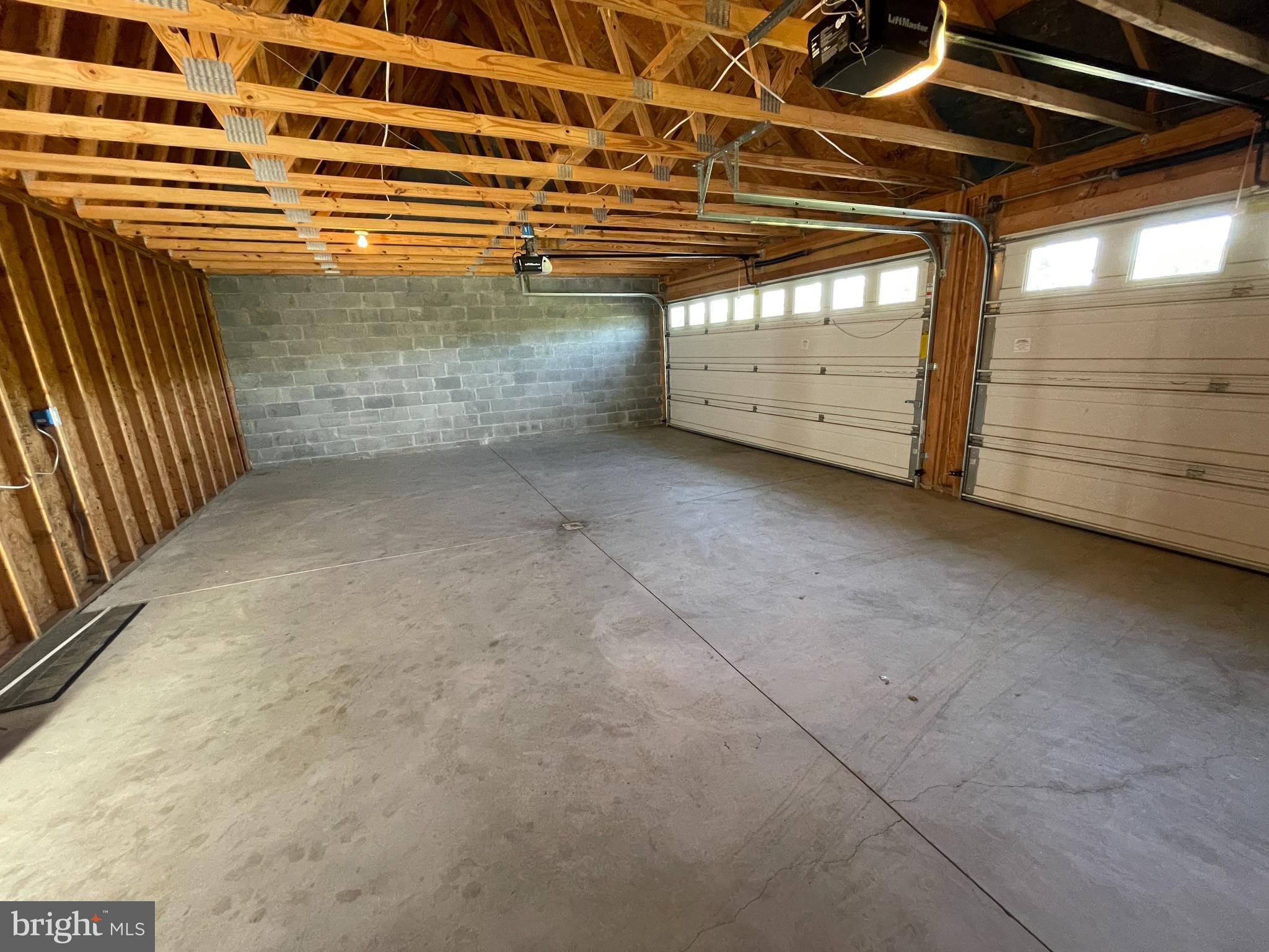 JAMESTOWN SQUARE - Residential Lease