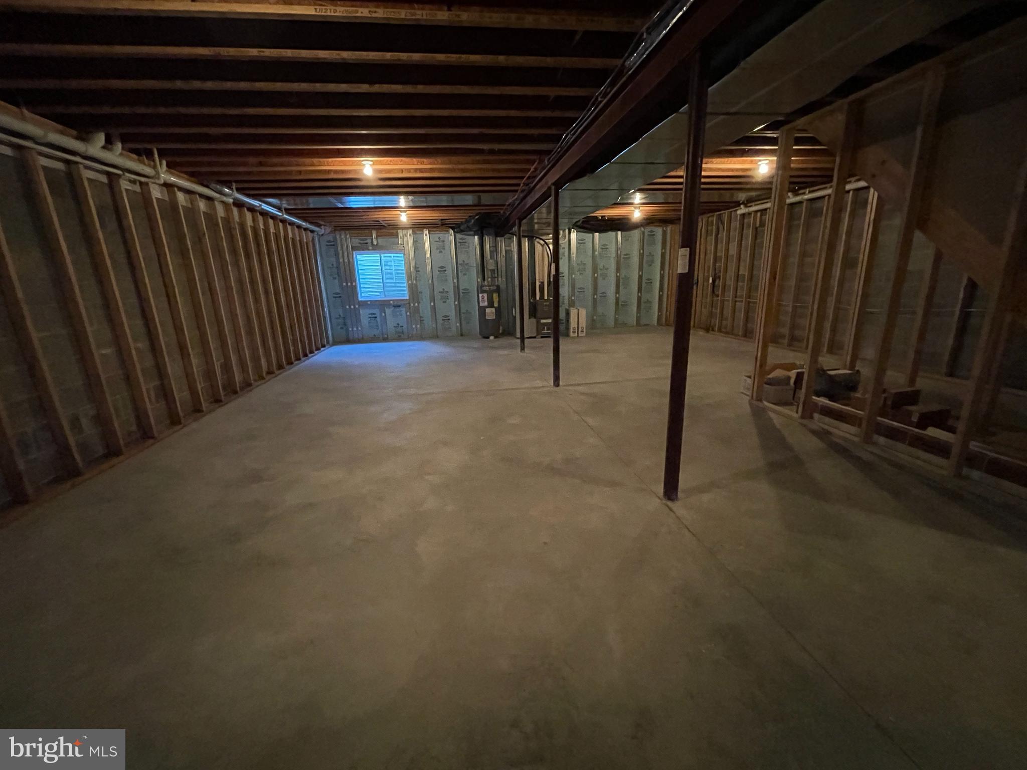 JAMESTOWN SQUARE - Residential Lease