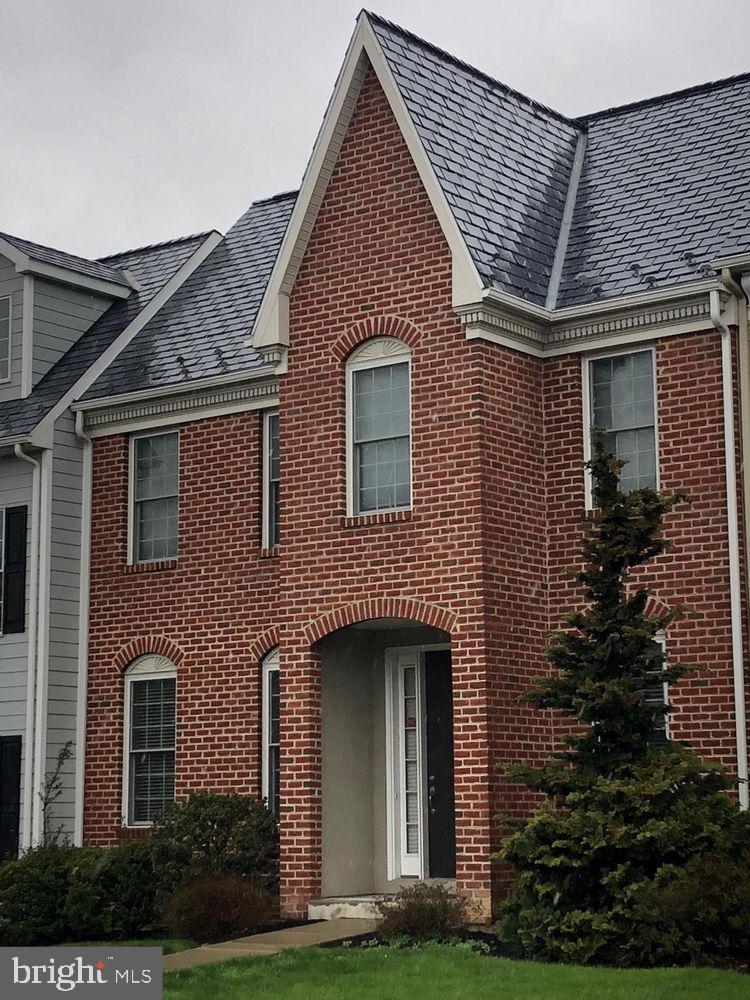 JAMESTOWN SQUARE - Residential Lease