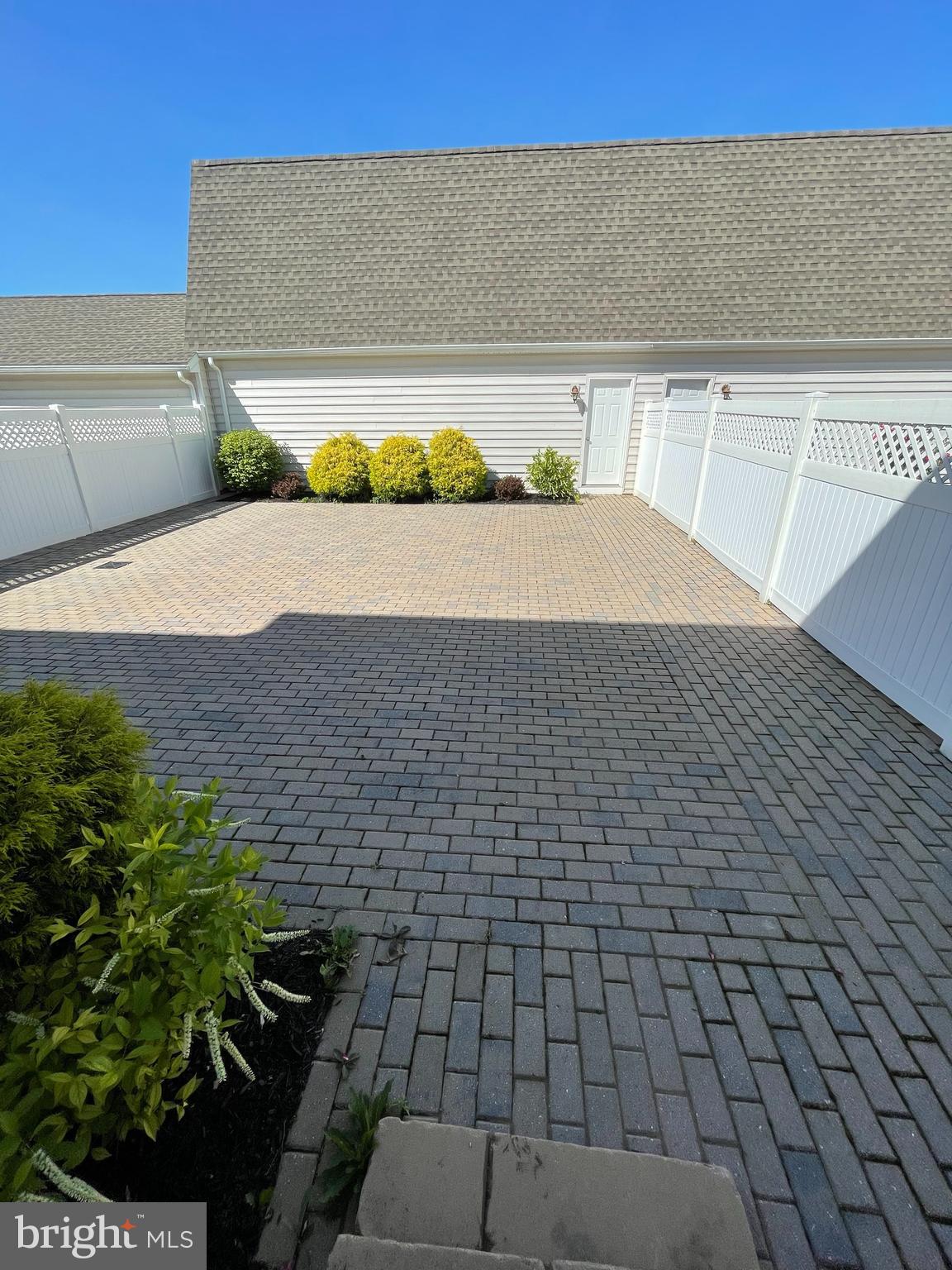 JAMESTOWN SQUARE - Residential Lease