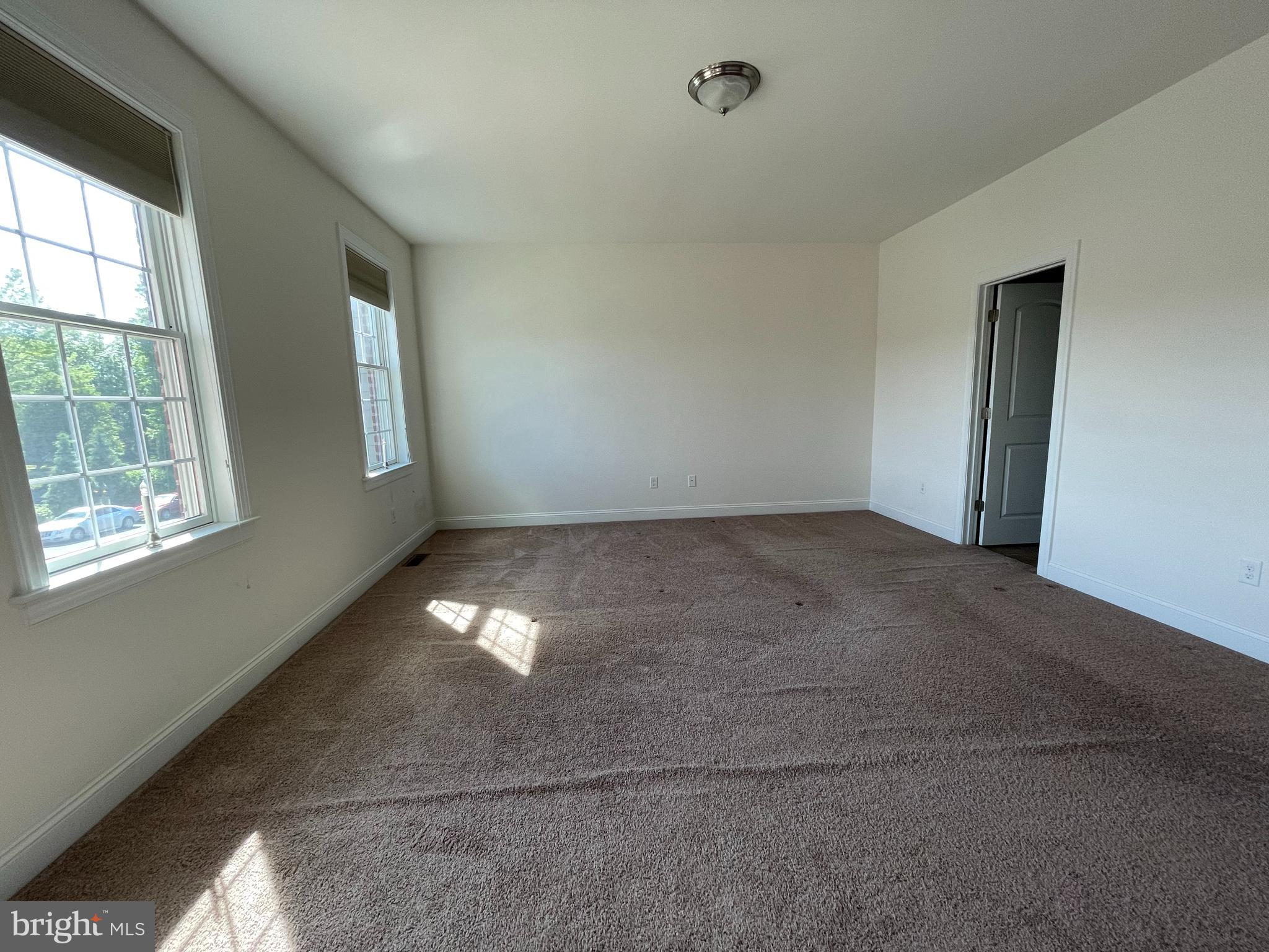 JAMESTOWN SQUARE - Residential Lease