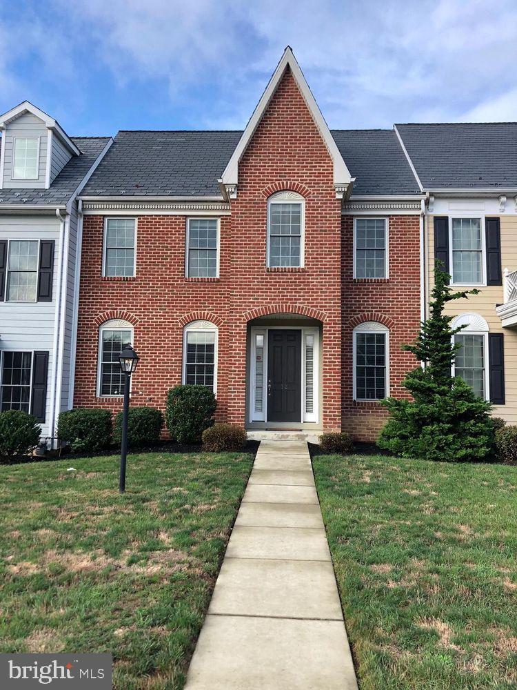 JAMESTOWN SQUARE - Residential Lease