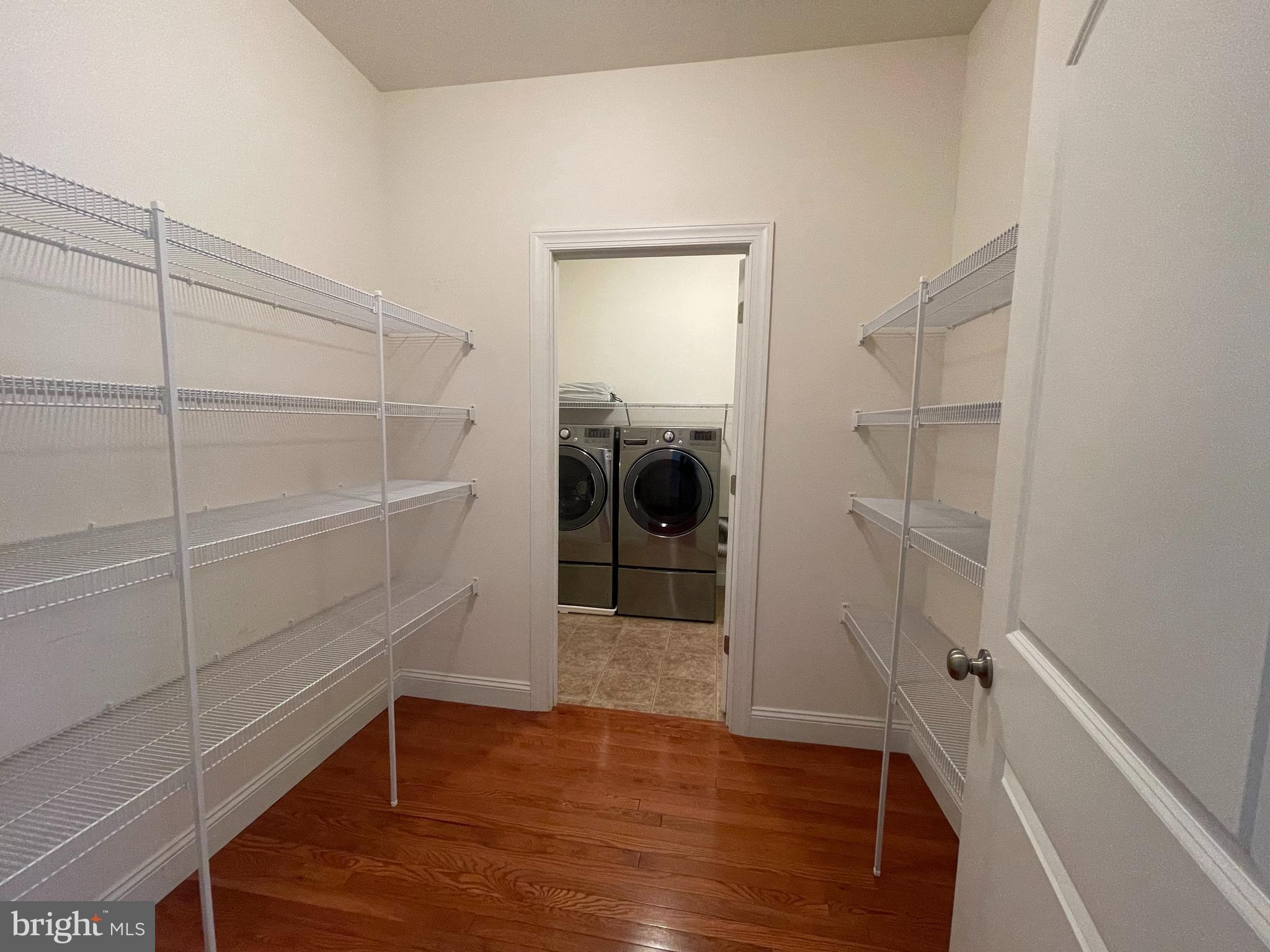 JAMESTOWN SQUARE - Residential Lease