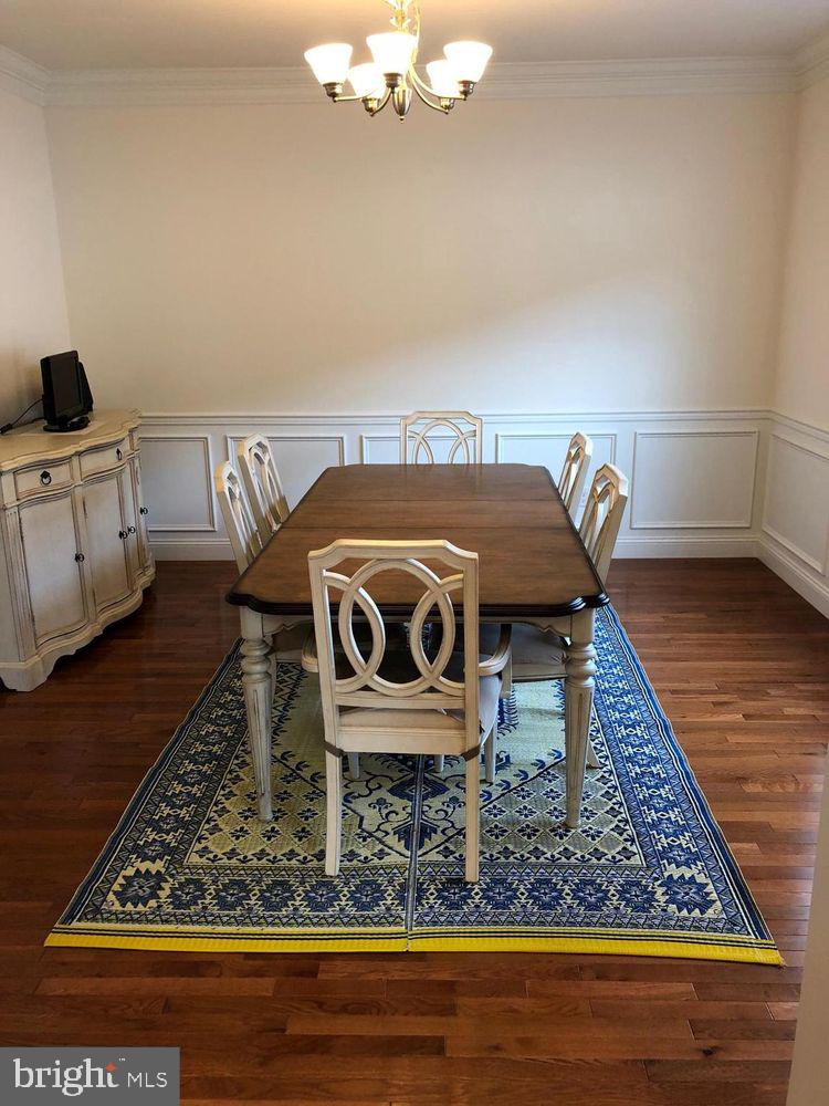 JAMESTOWN SQUARE - Residential Lease