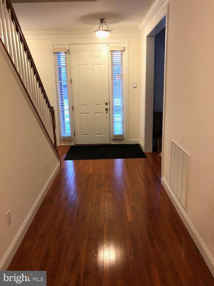 JAMESTOWN SQUARE - Residential Lease