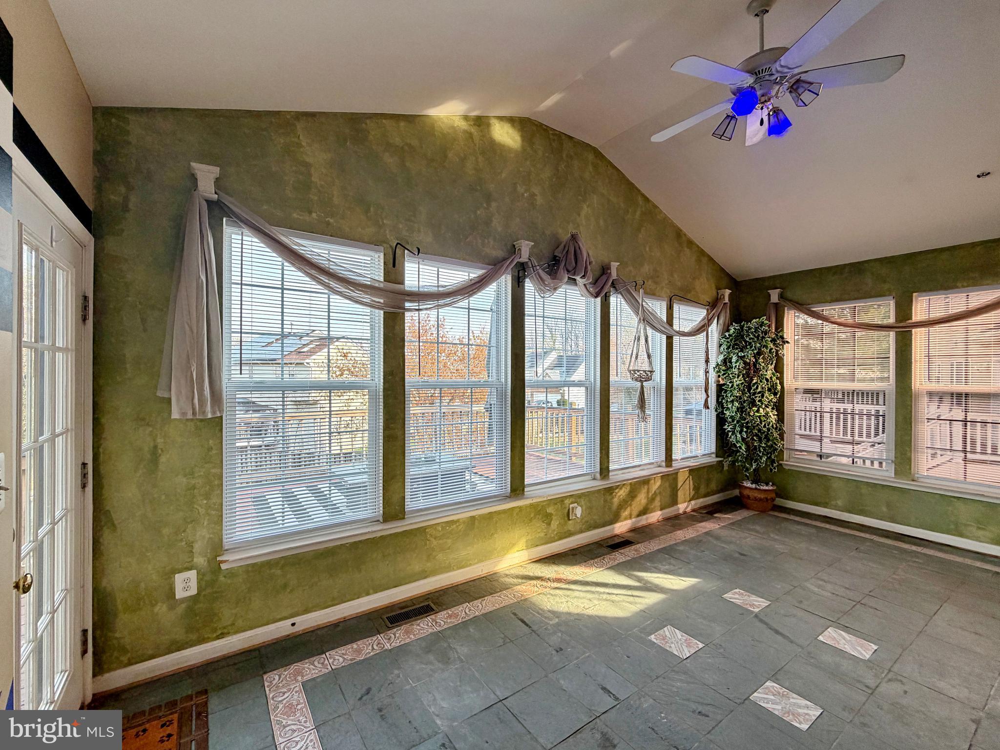 POTOMAC KNOLLS - Residential