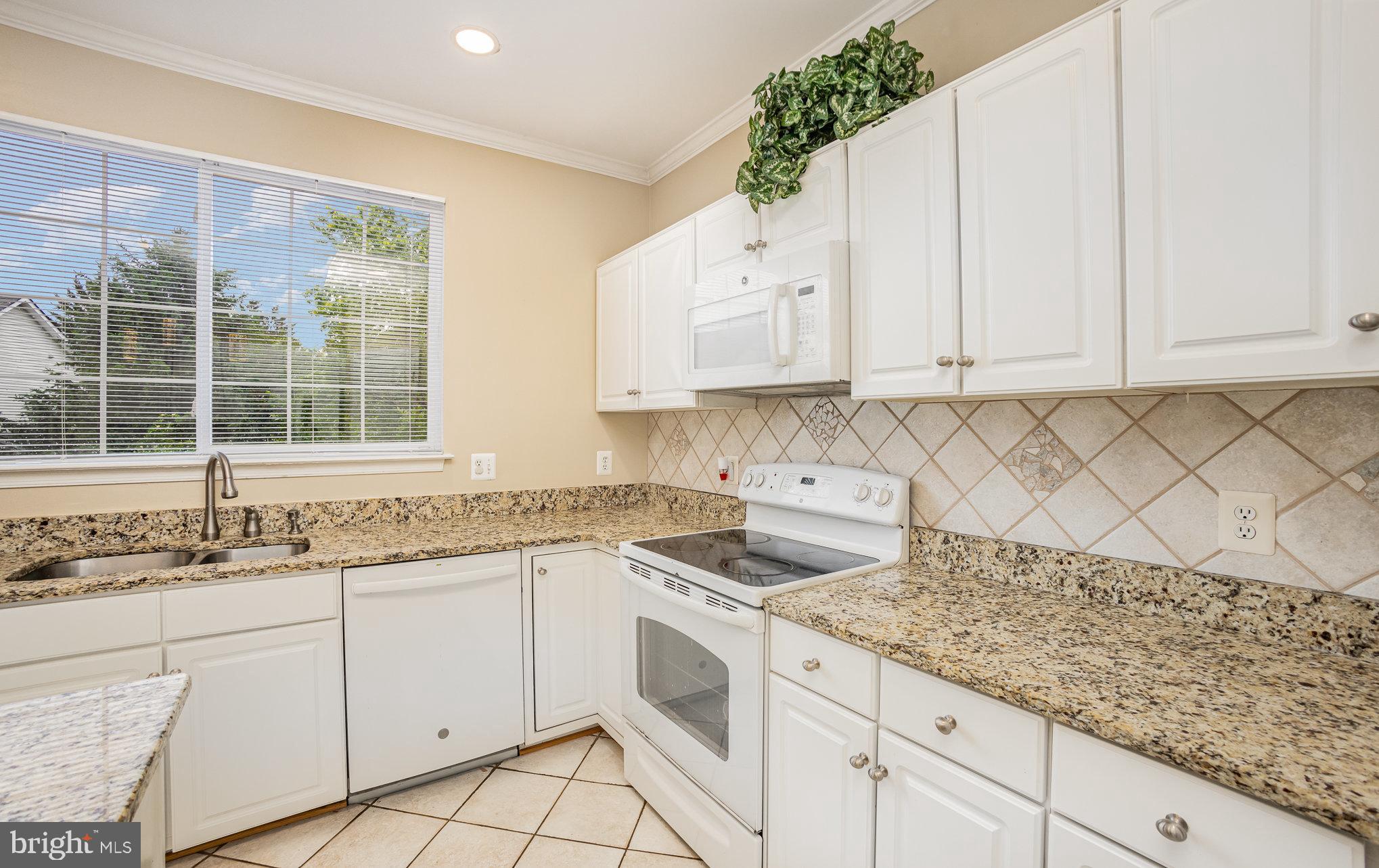 HAMPTON OAKS - Residential Lease