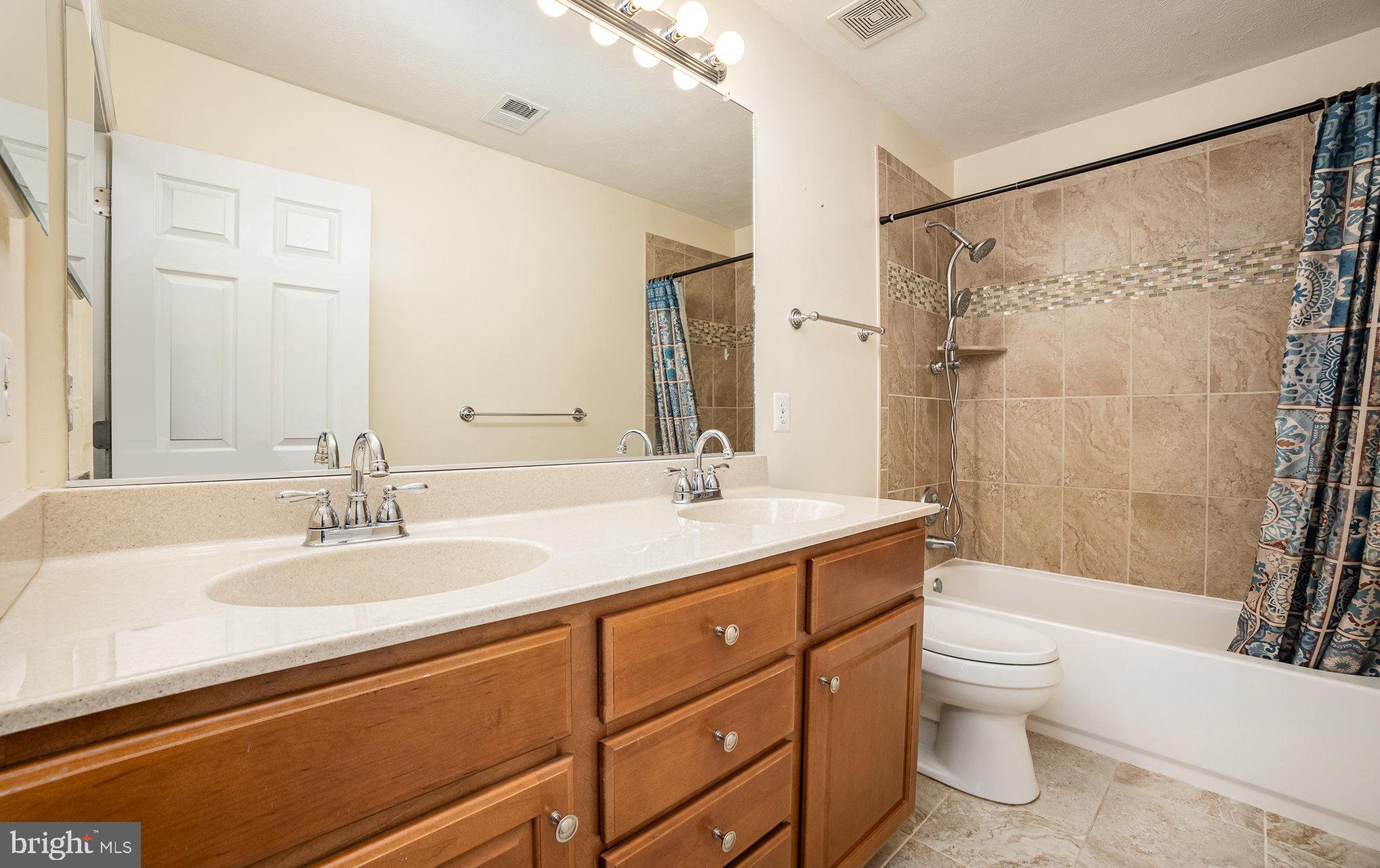 HAMPTON OAKS - Residential Lease