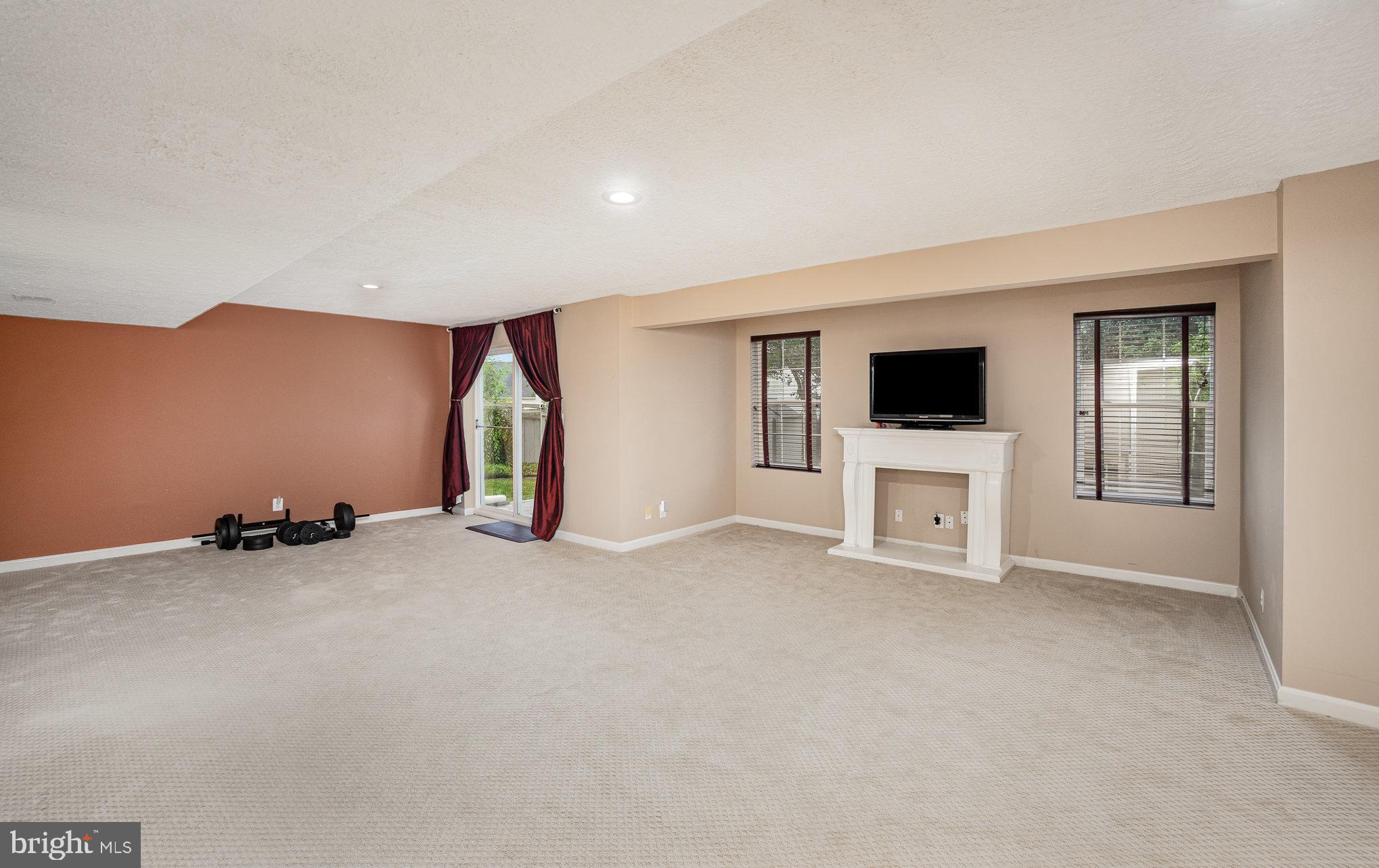 HAMPTON OAKS - Residential Lease