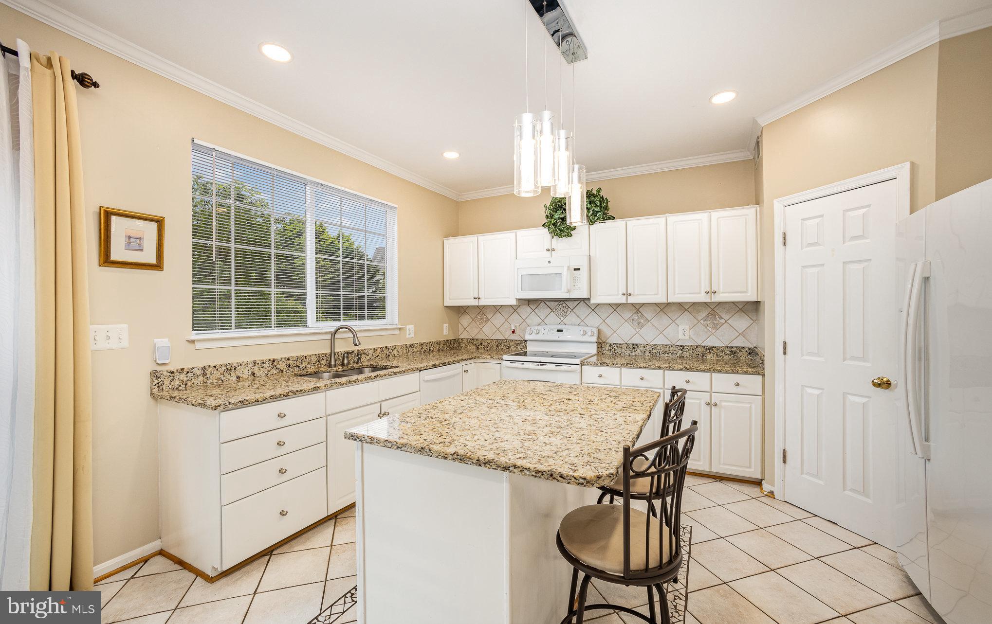 HAMPTON OAKS - Residential Lease