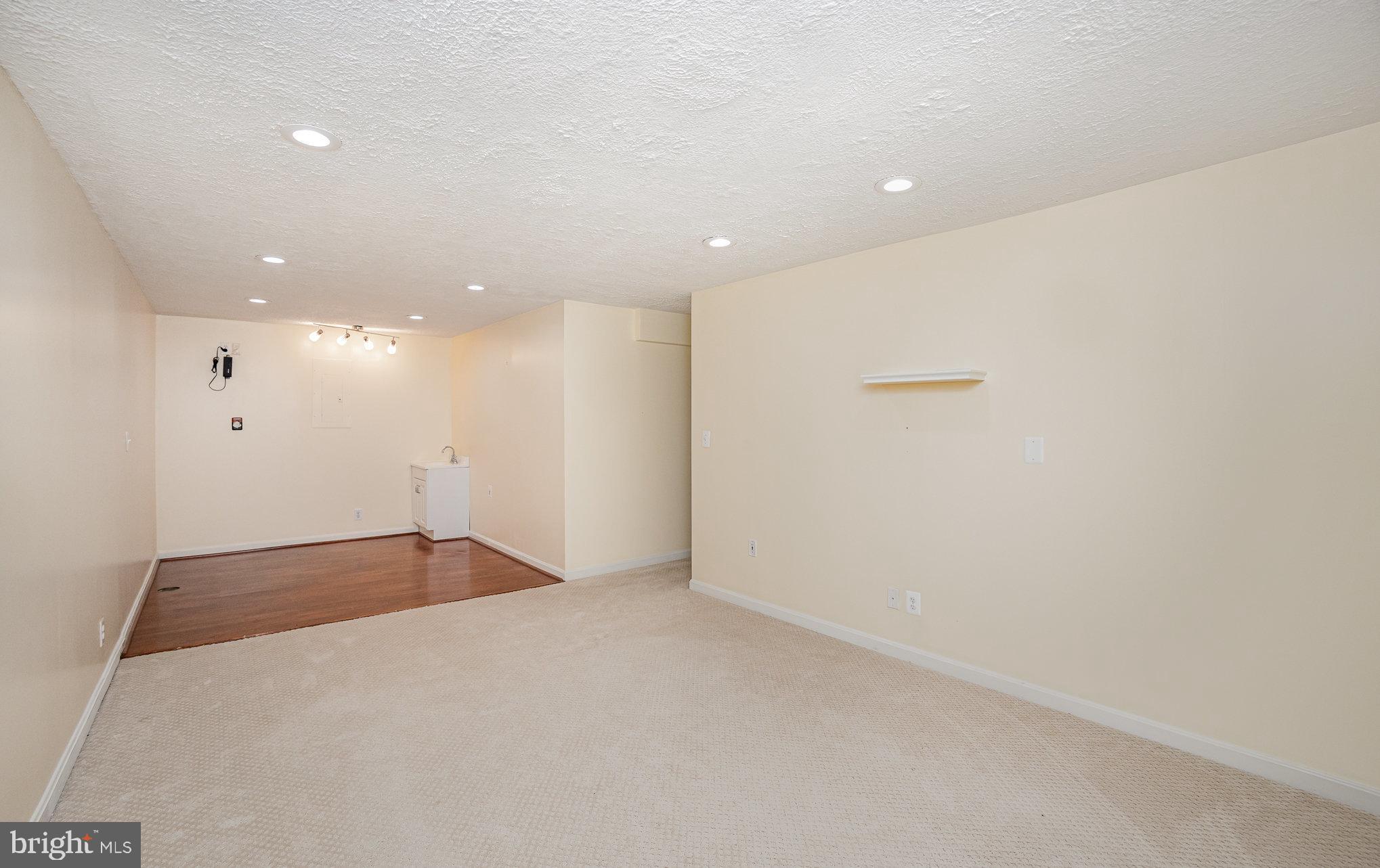 HAMPTON OAKS - Residential Lease