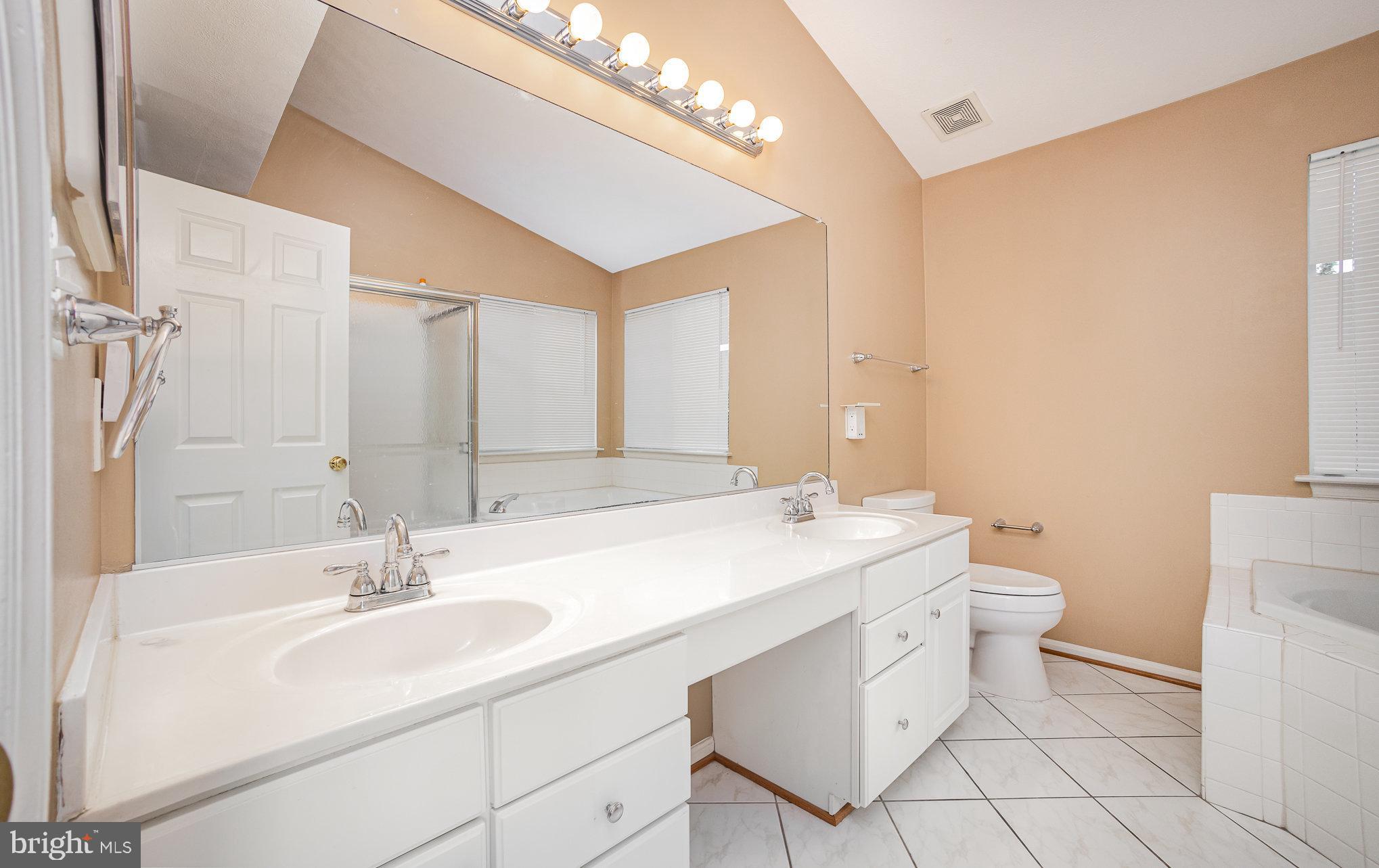 HAMPTON OAKS - Residential Lease