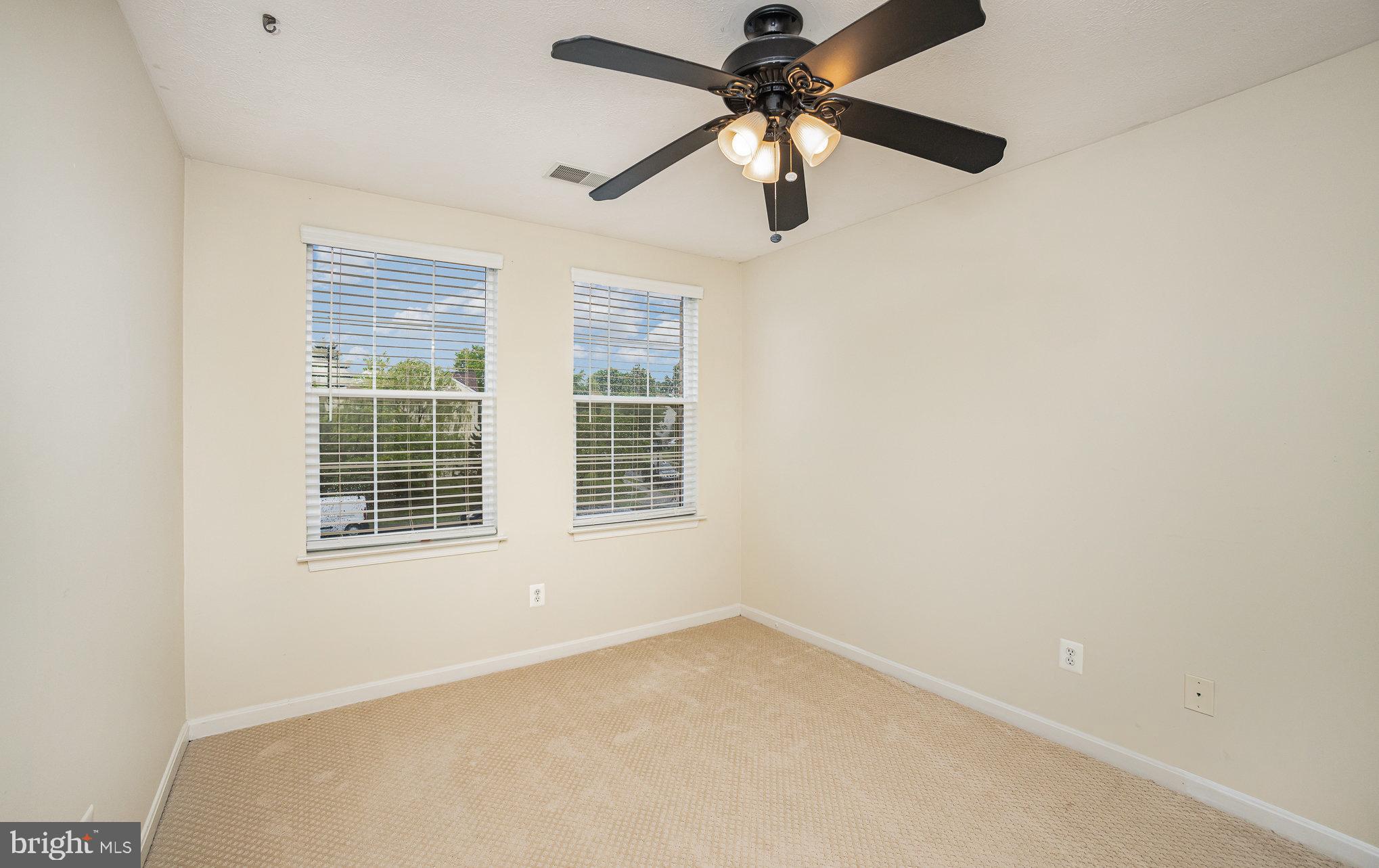 HAMPTON OAKS - Residential Lease