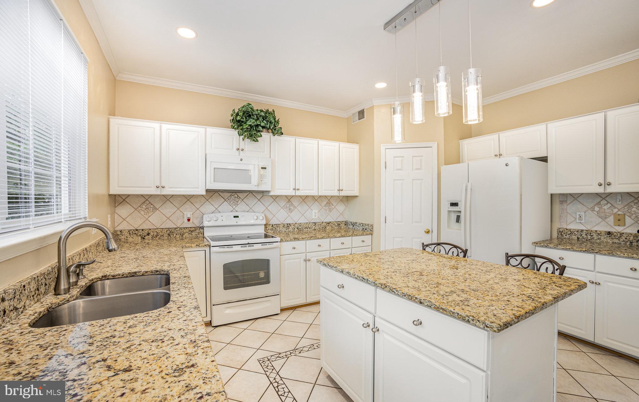 HAMPTON OAKS - Residential Lease