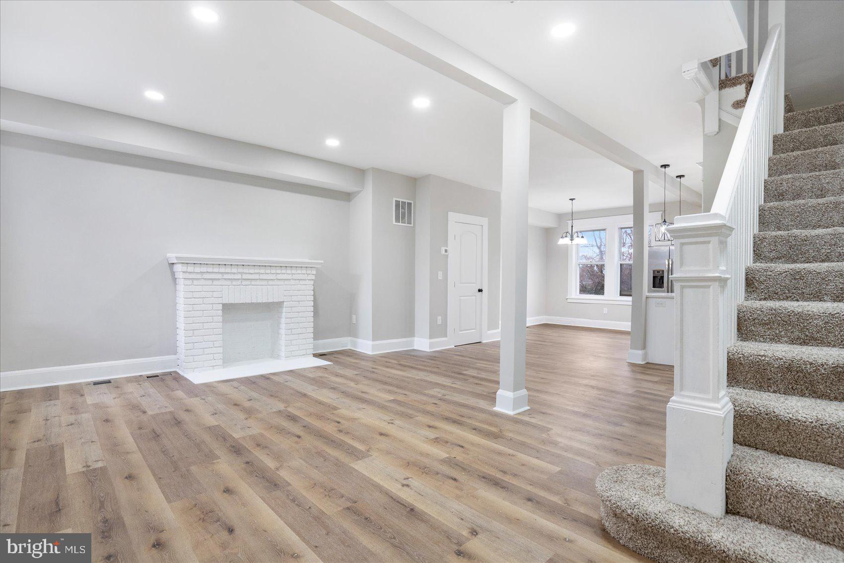 2307 N ELLAMONT STREET