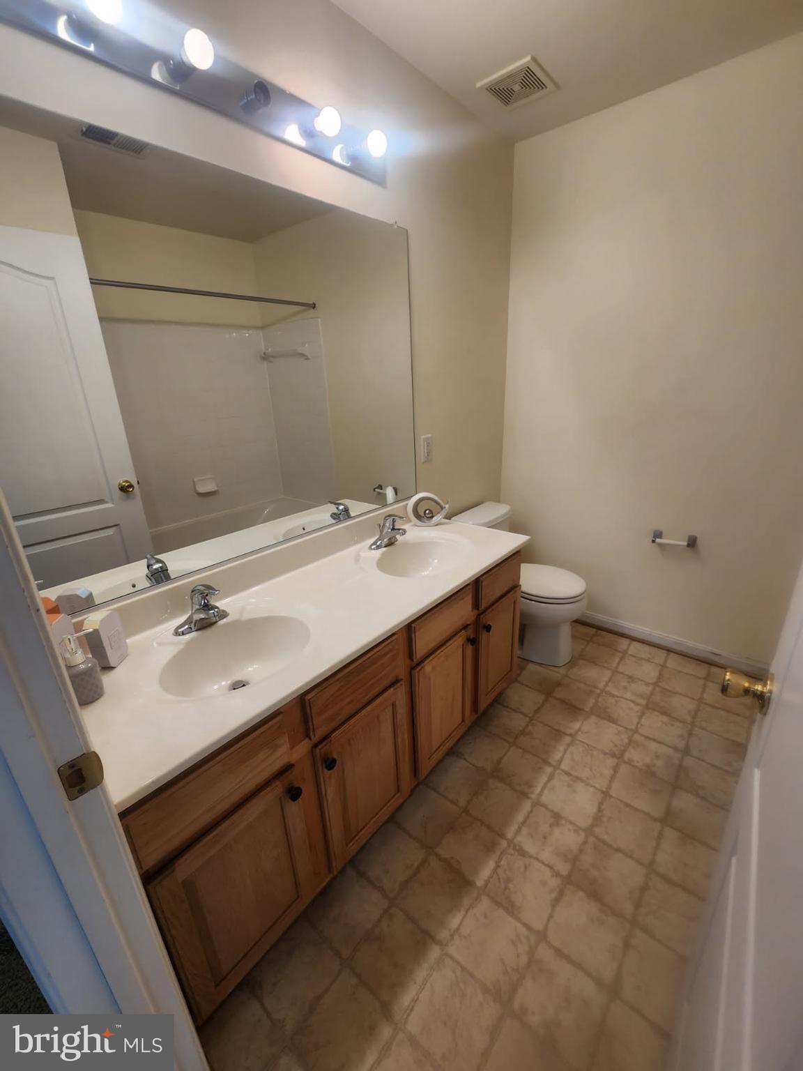 ROSE VALLEY-PLAT EIGHT> - Residential Lease