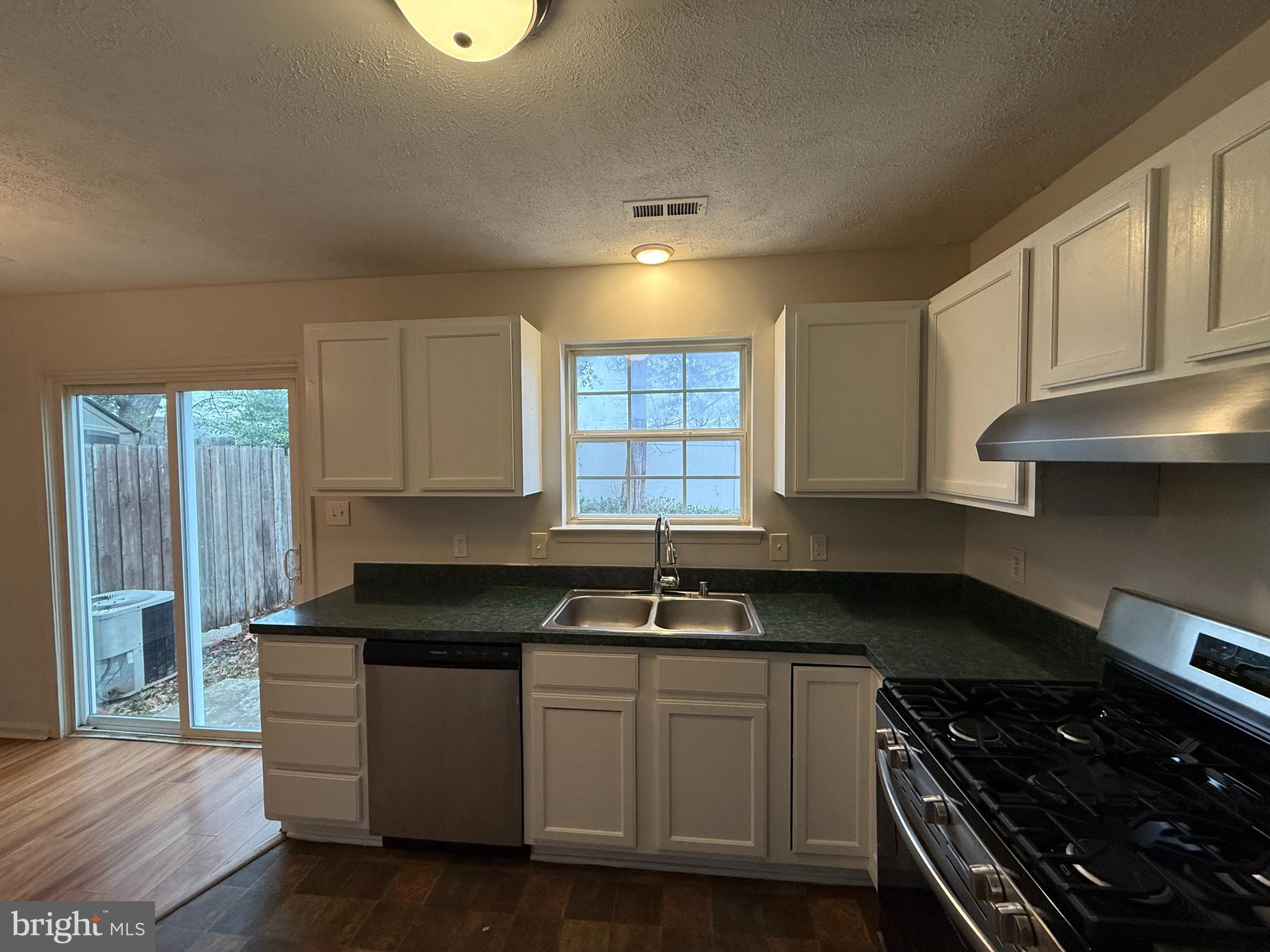 LAFAYETTE VILLAGE - Residential Lease