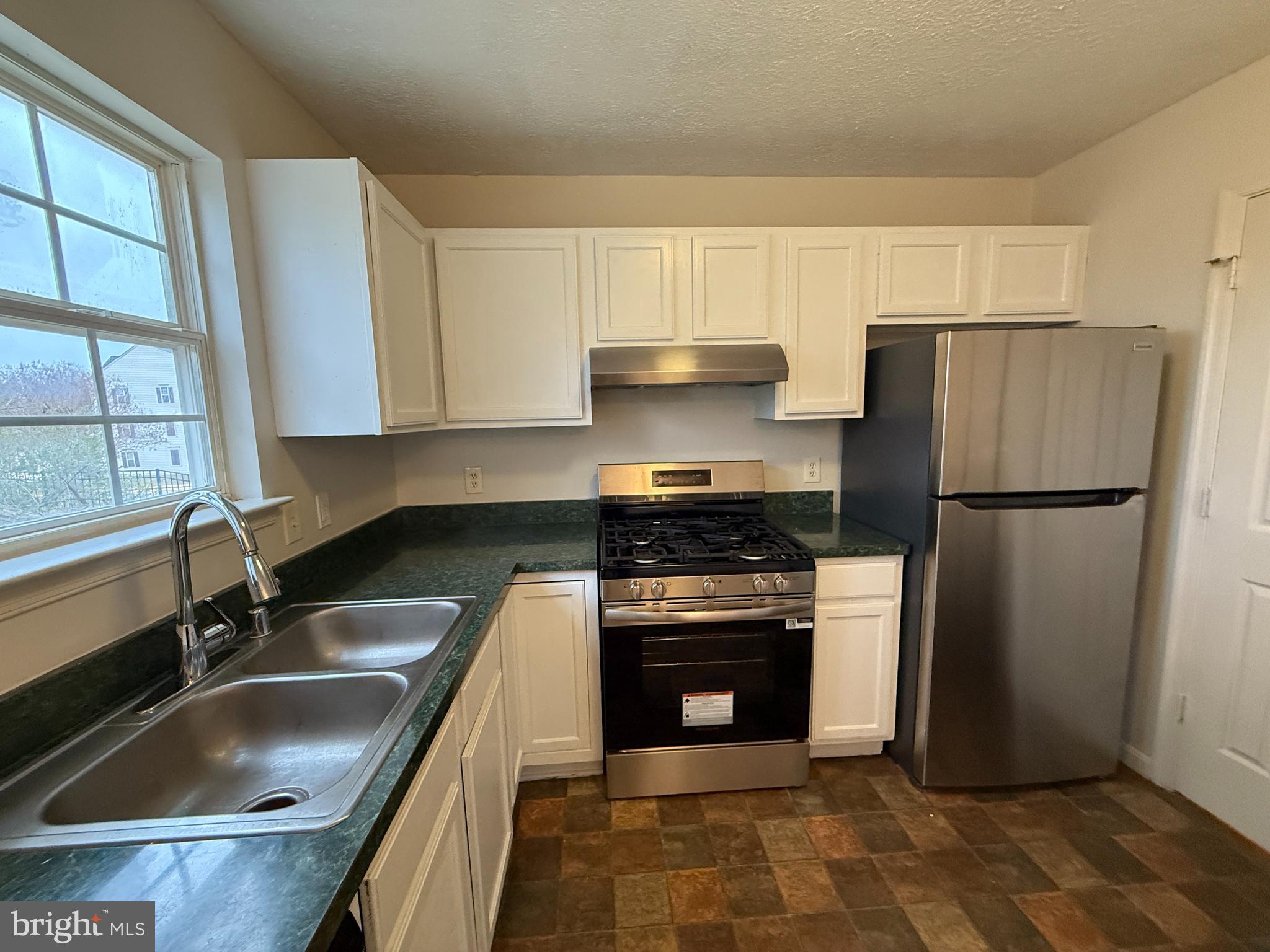 LAFAYETTE VILLAGE - Residential Lease