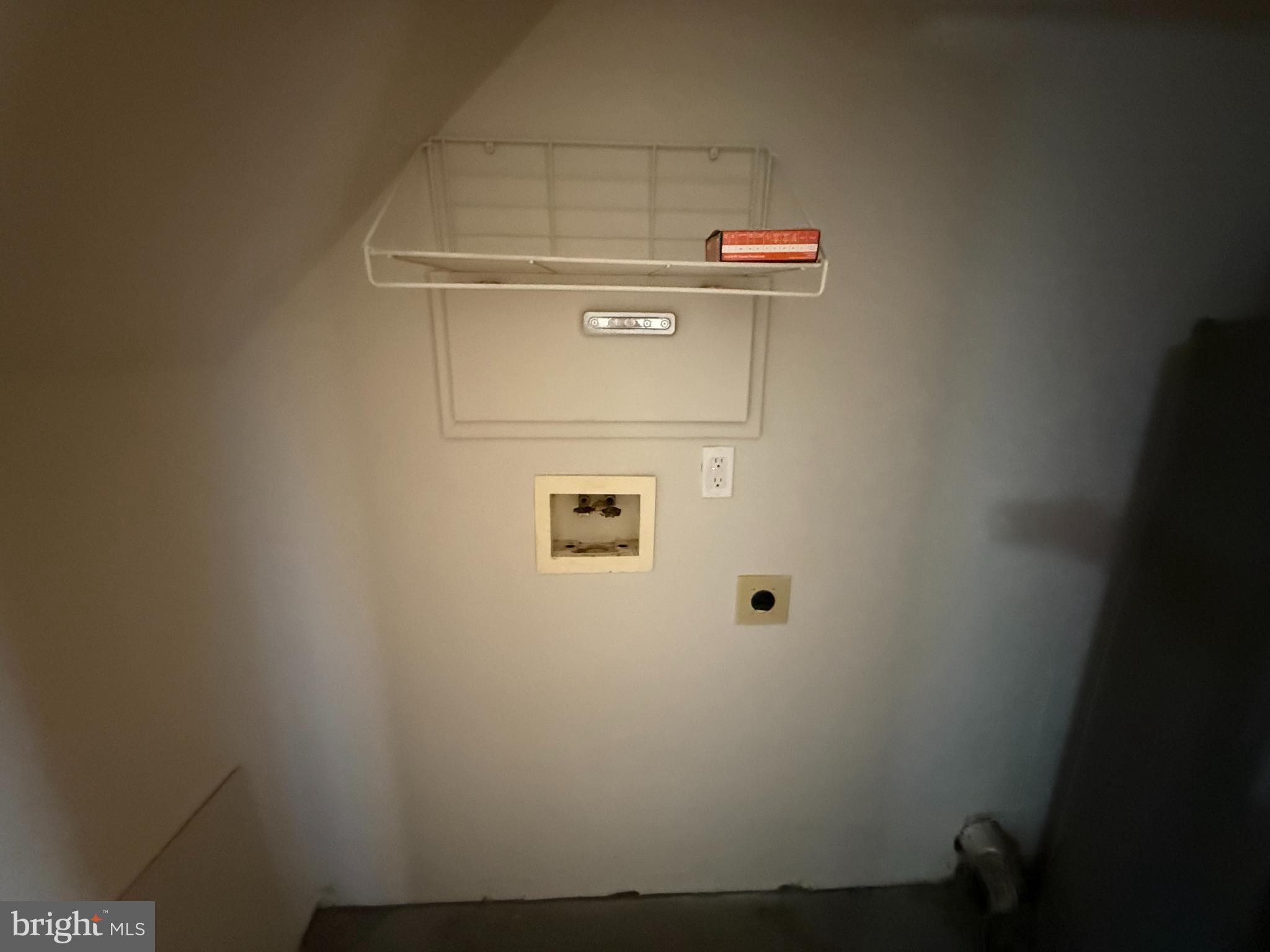 LAFAYETTE VILLAGE - Residential Lease