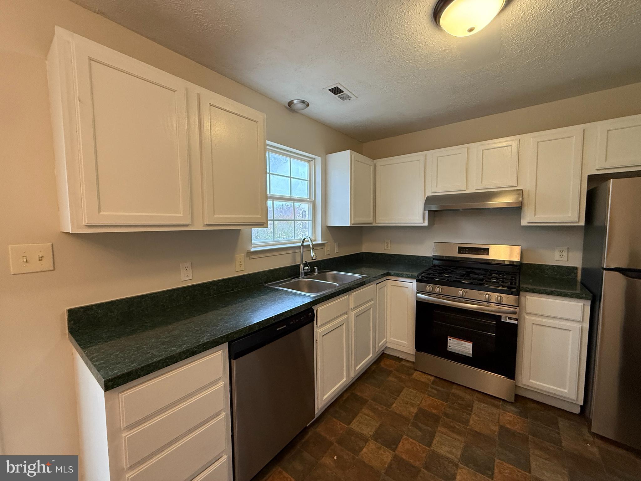 LAFAYETTE VILLAGE - Residential Lease