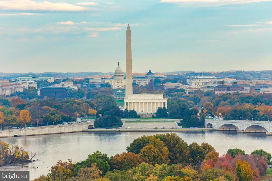 BEAUTIFULLY RENOVATED 2 BR/2BA DUPLEX W/SPECTACULAR VU OF DC SKYLINE ,MONUMENTS & RIVER.19 X 21 LR W/13 FT. FLOOR TO CEILING WALL OF GLASS OPENING TO SPACIOUS BALC. SEPARATE DINING AREA/DEN W/BUILT-IN CABINETRY.  LUXURY CONDO W/OLYMPIC STYLE POOL, EXERCISE RM.,CONV.STORE,SECURITY & 24HR DESK SERVICE.5 BLKS TO METRO, 2 BLKS TO PARK W/JOG/WALK TRAILS-CLOSE TO G-TOWN,STATE DEPT, AIRPORT