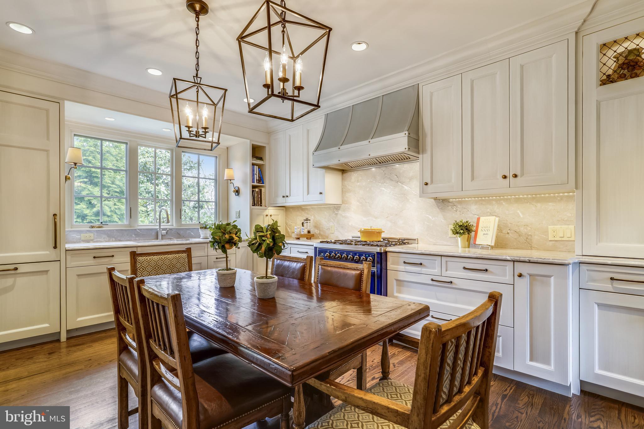 SHERWOOD FOREST - Residential