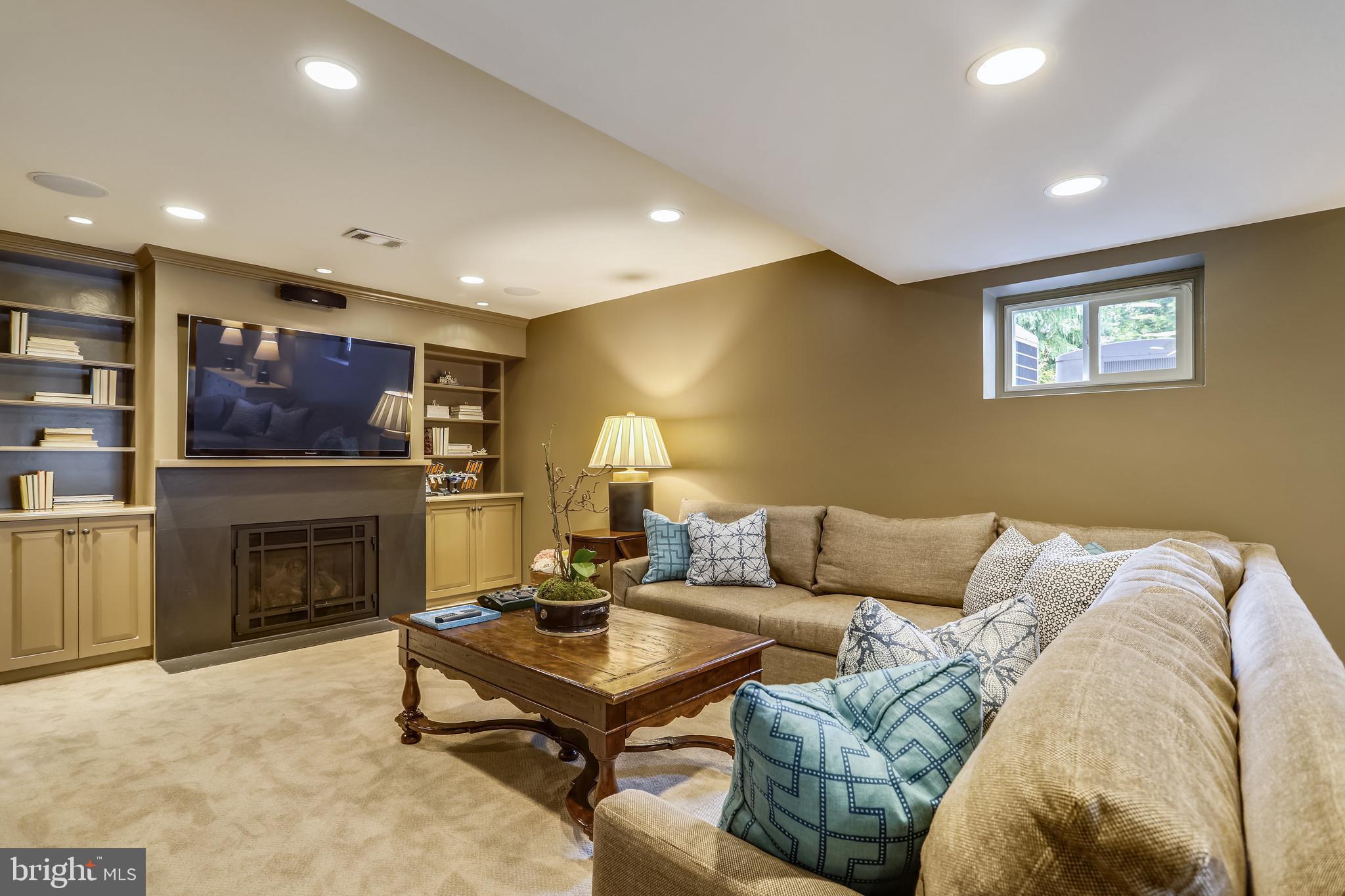 SHERWOOD FOREST - Residential