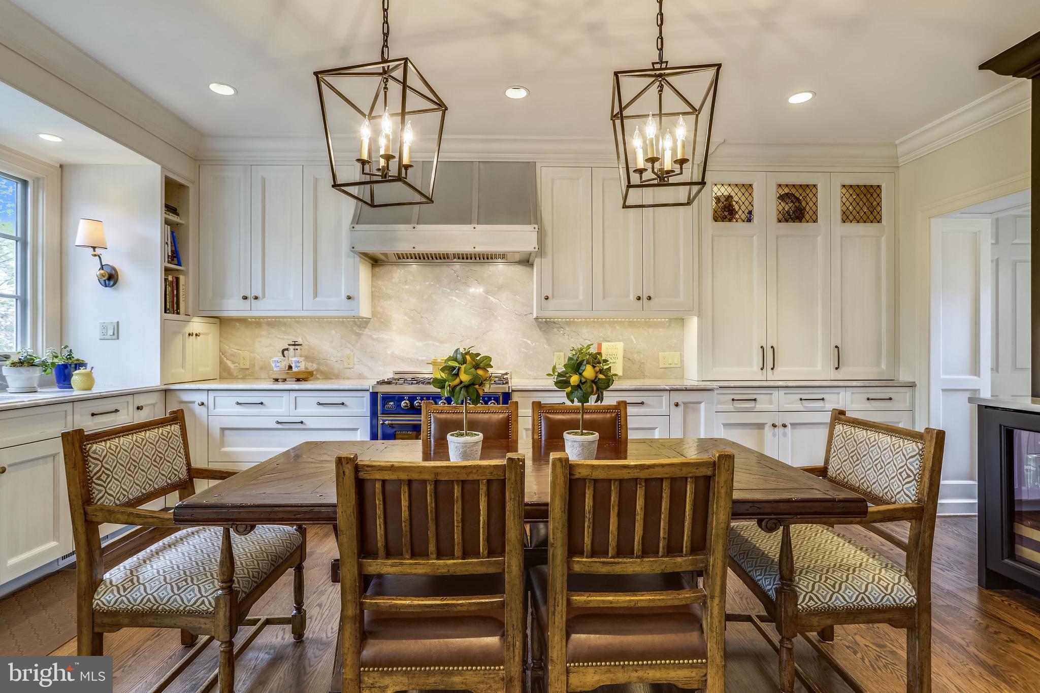 SHERWOOD FOREST - Residential