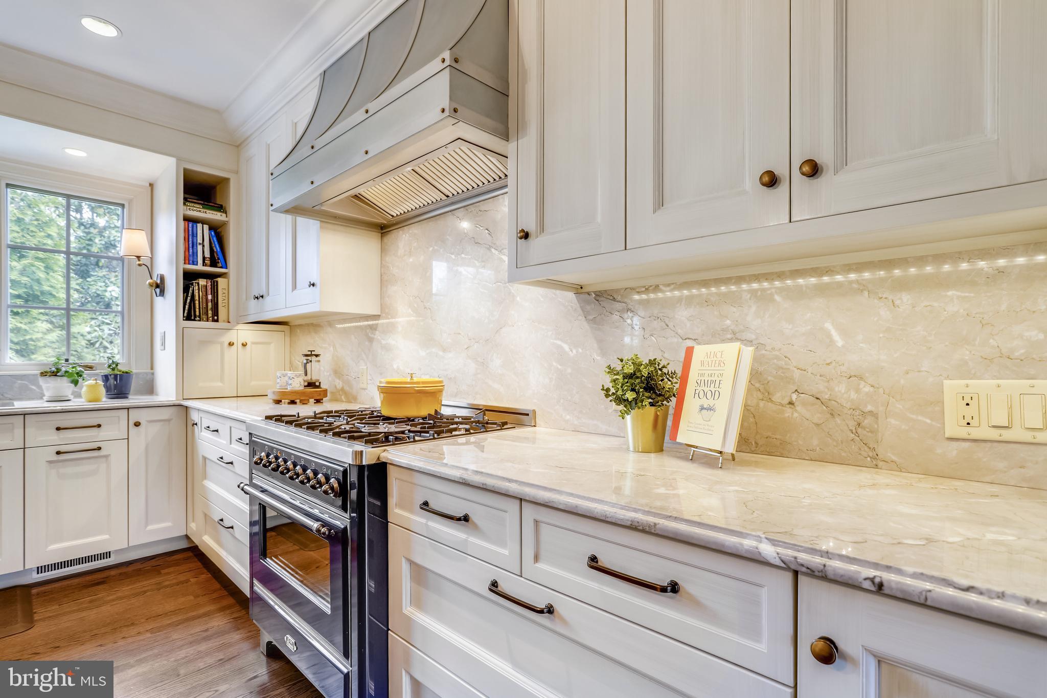 SHERWOOD FOREST - Residential