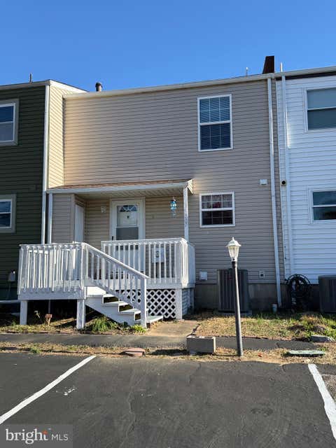 Townhouse For Sale - 207 Chenault Court<br/> DOVER, DE 19901