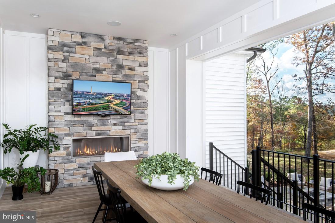 PARKSIDE VILLAGE - Residential