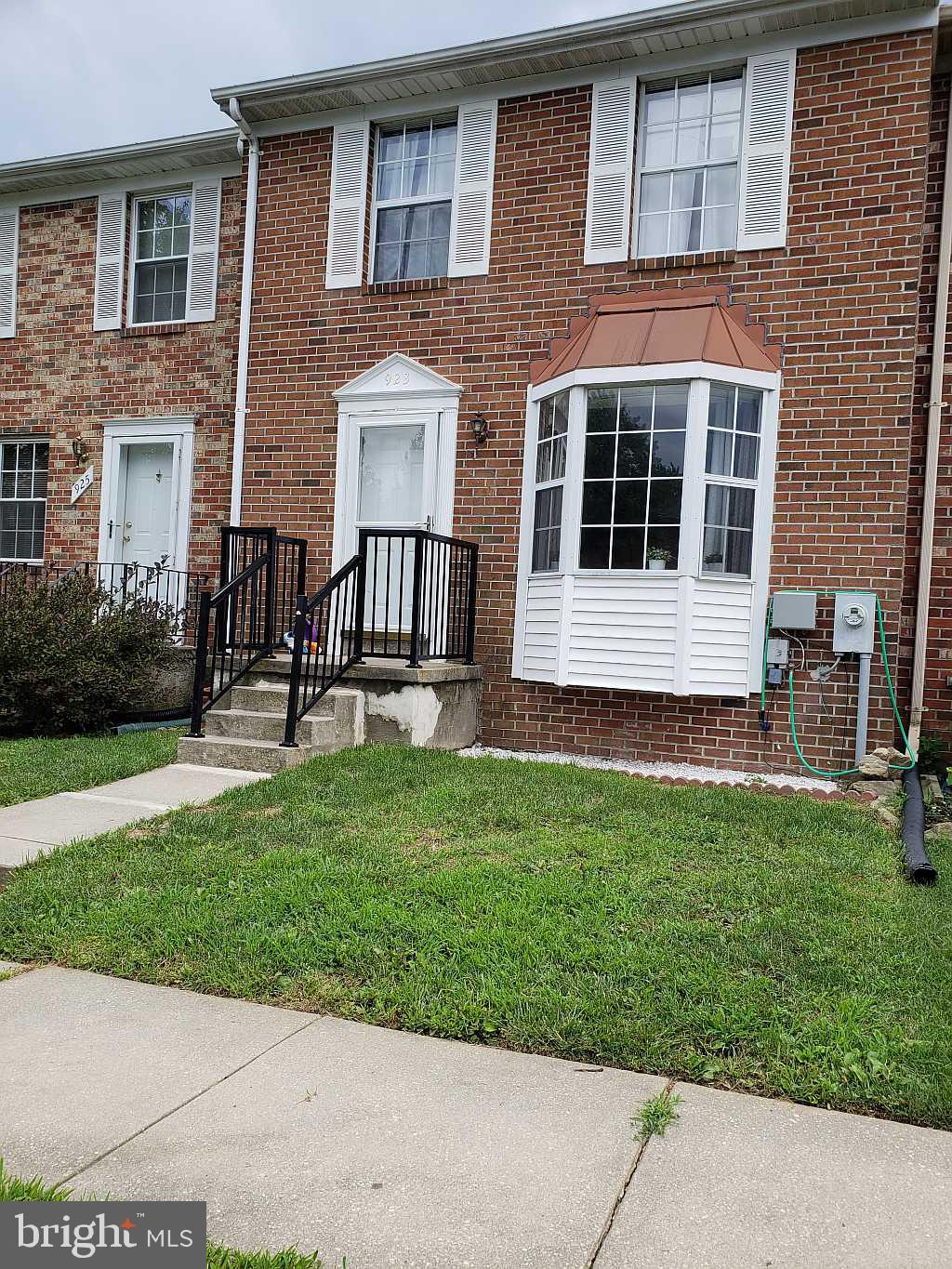 3 bedroom 1 bath townhome home. Updated bath and recent windows. Exterior exit with staircase from lower level.