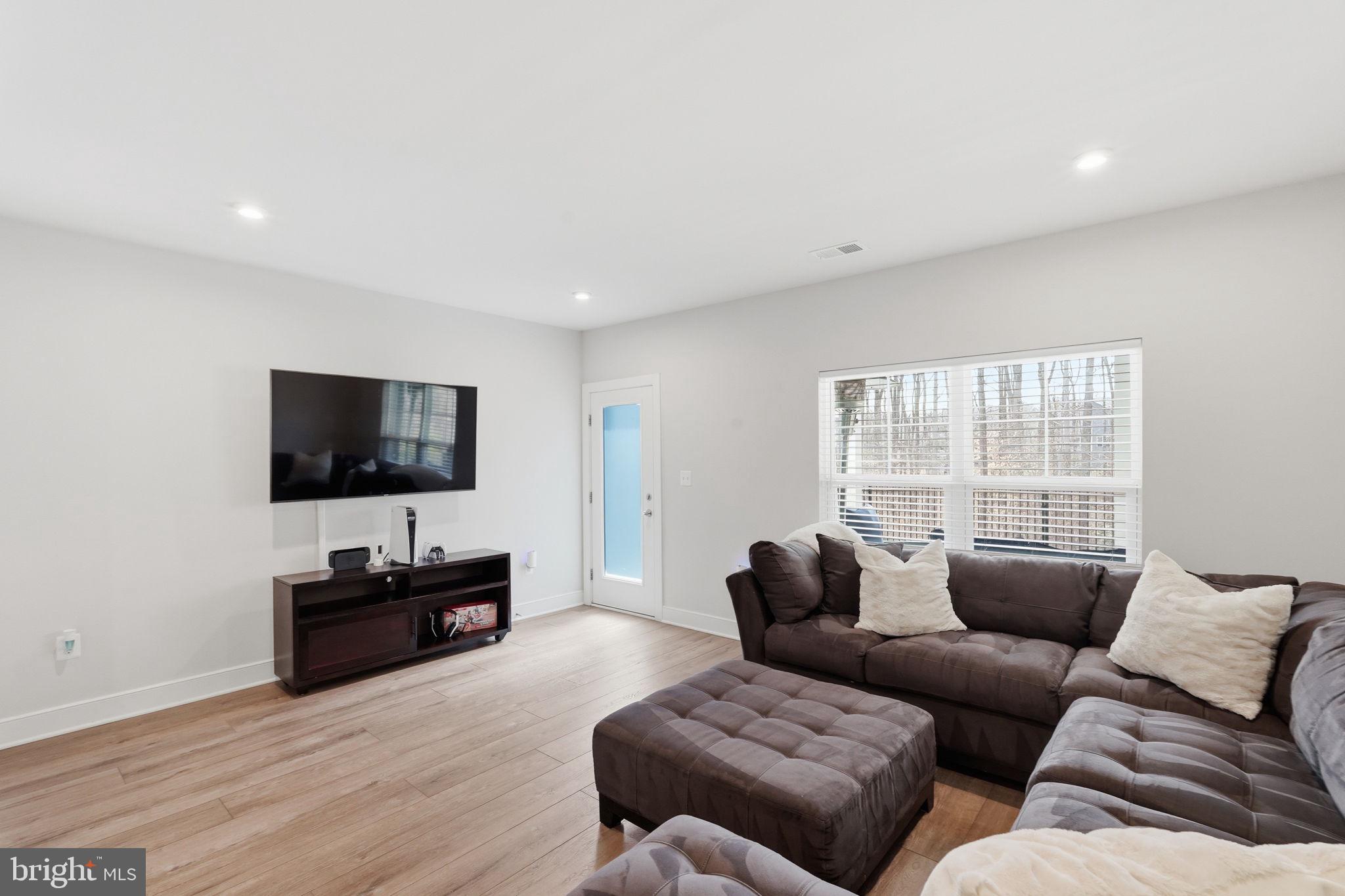 POTOMAC SHORES - Residential