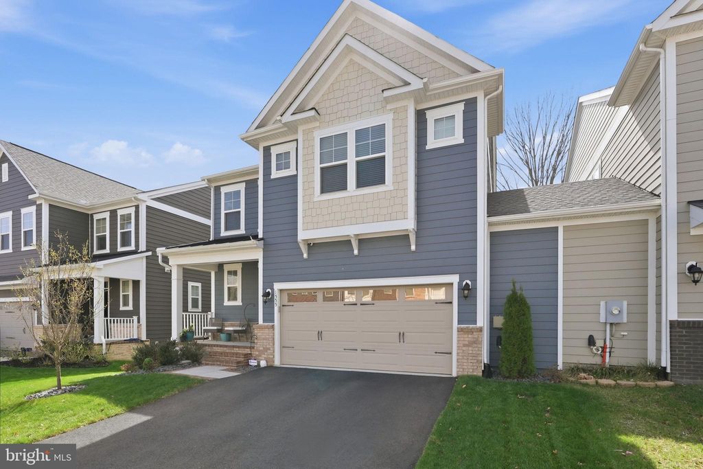 Photo of 1555 Meadowlark Glen Road, DUMFRIES, VA 22026 (MLS # VAPW2115306)