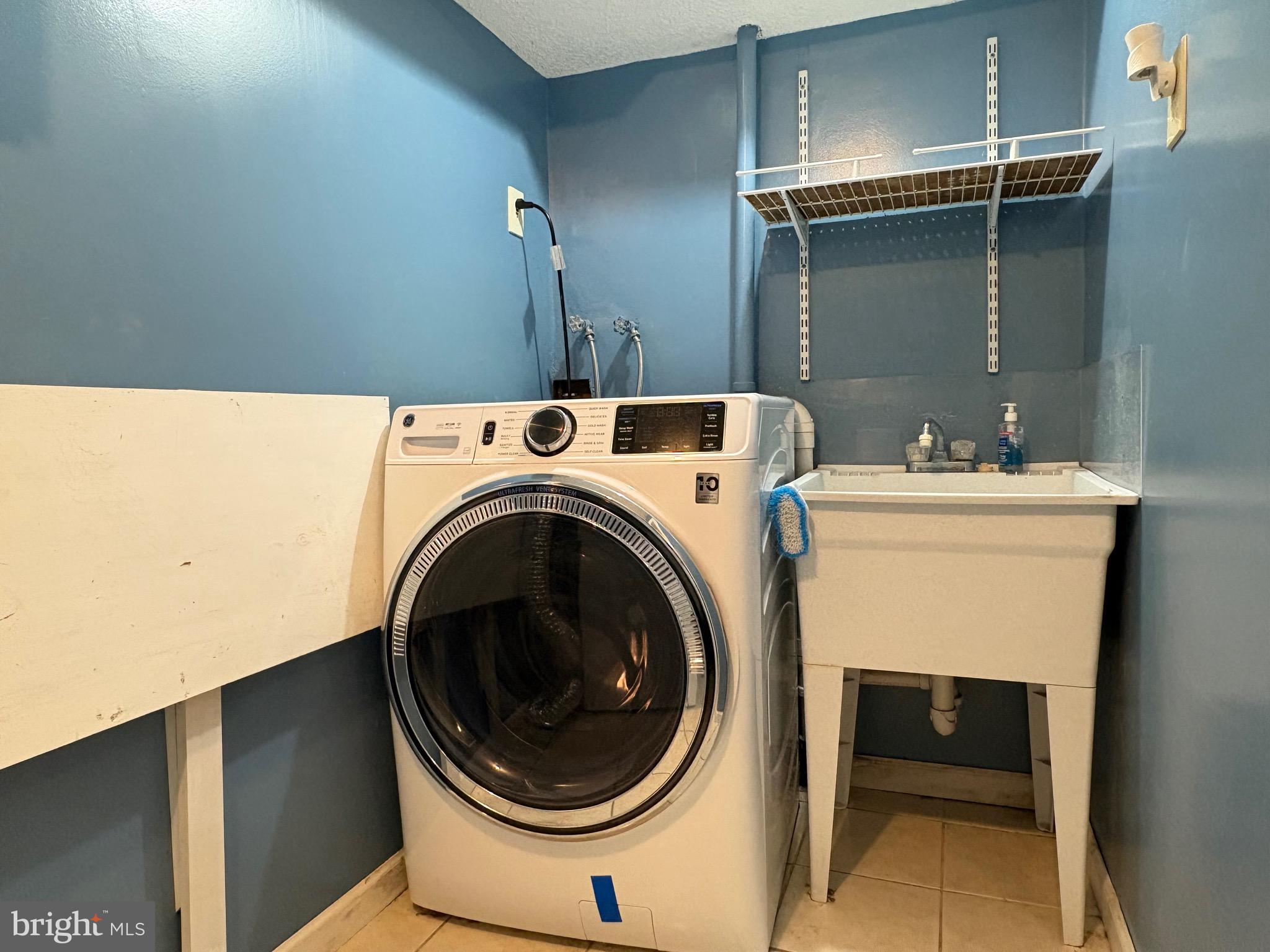 LAKE RIDGE - Residential Lease