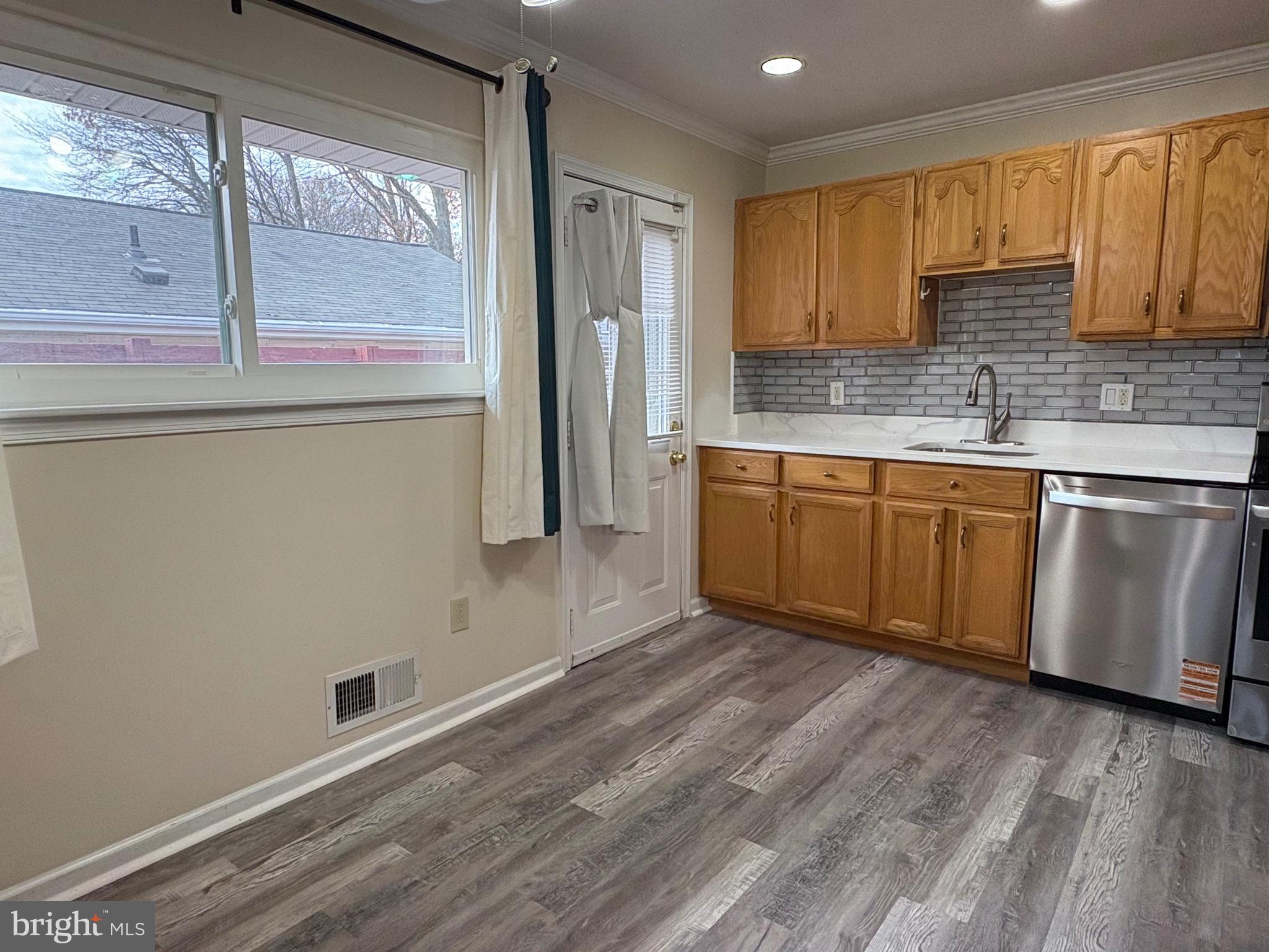 LAKE RIDGE - Residential Lease