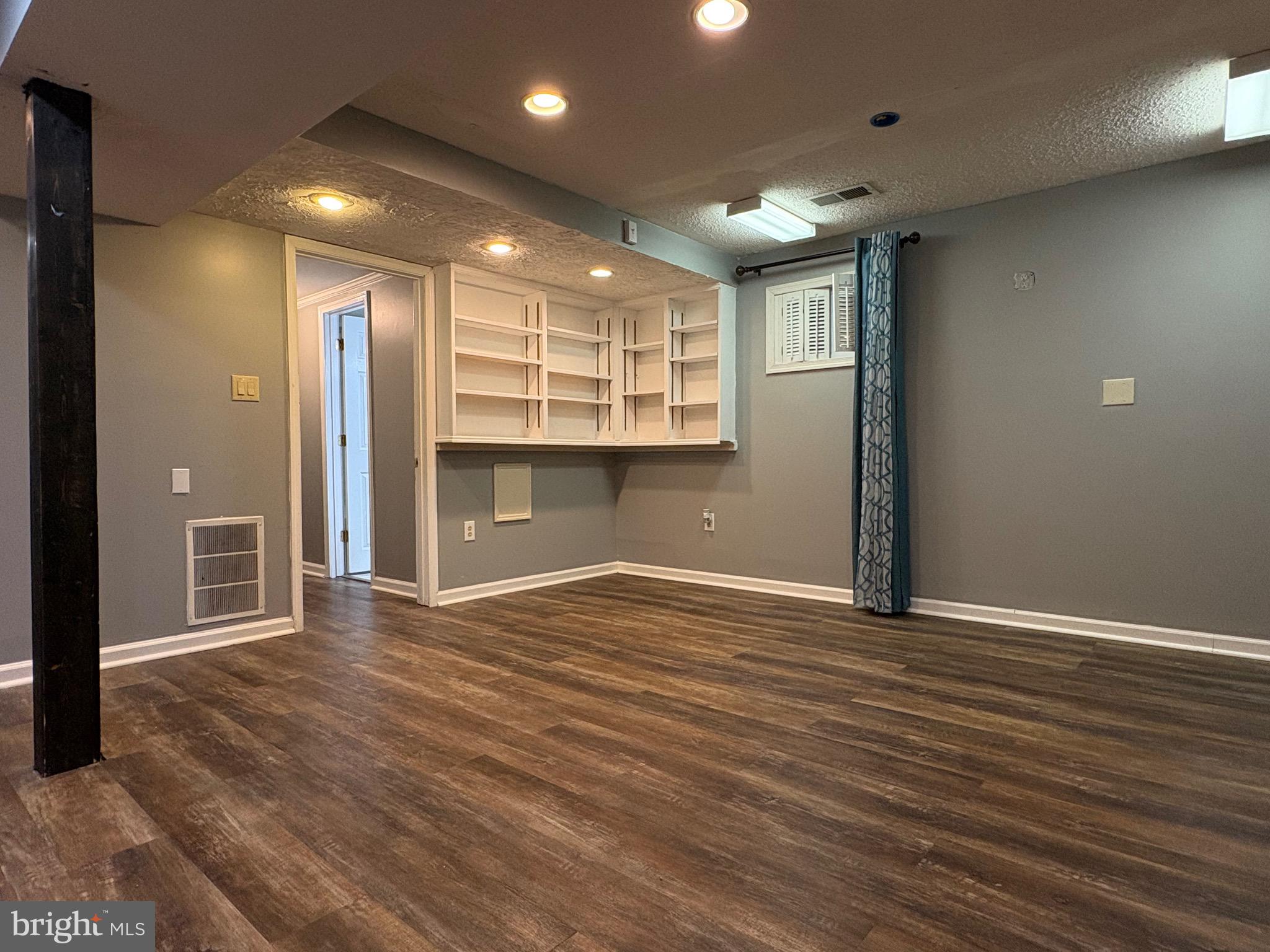 LAKE RIDGE - Residential Lease