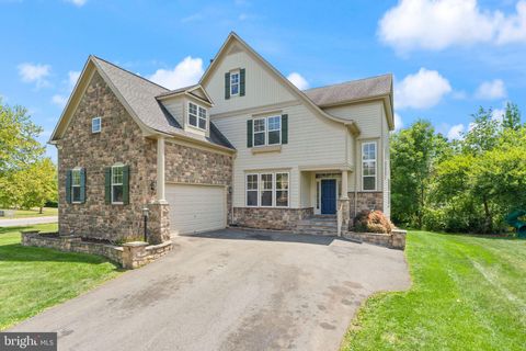 Photo of 12850 Victory Lakes Loop, BRISTOW, VA 20136 (MLS # VAPW2118900)