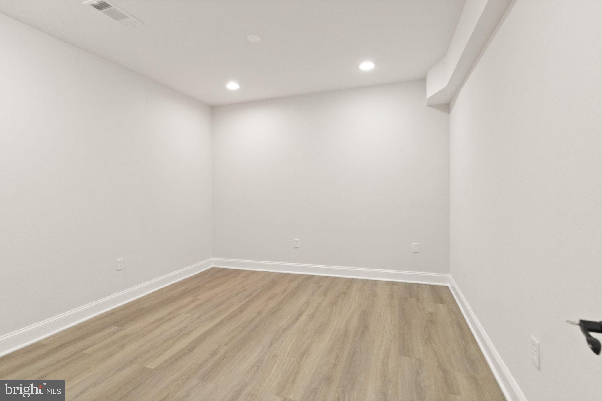 VICTORY LAKES - Residential