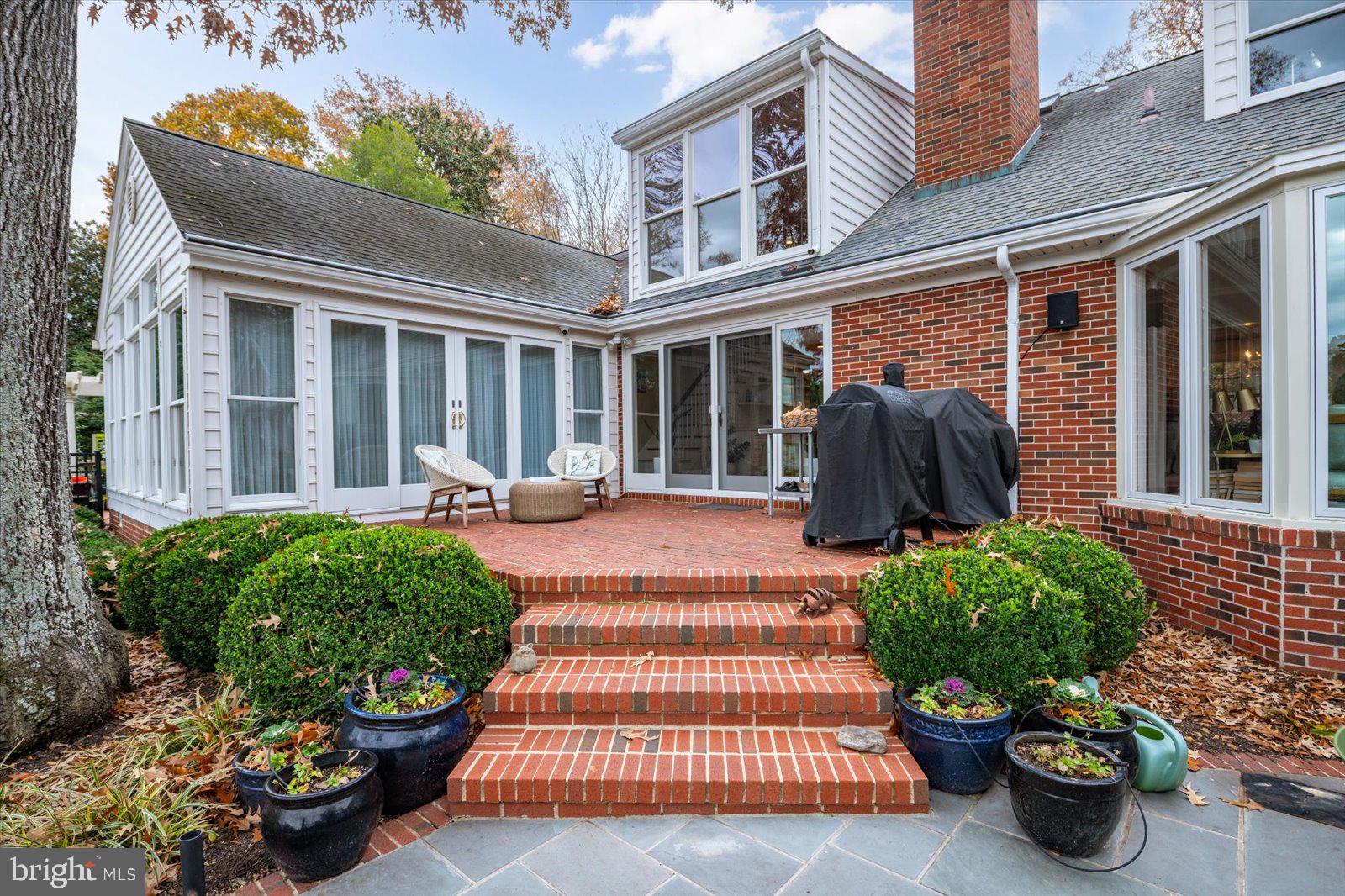 TONY TANK - Residential