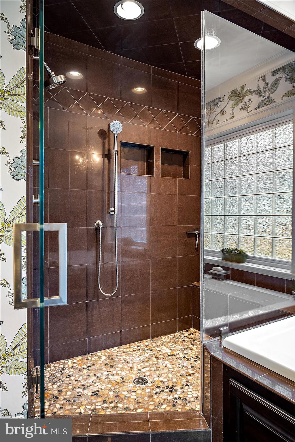 TONY TANK - Residential