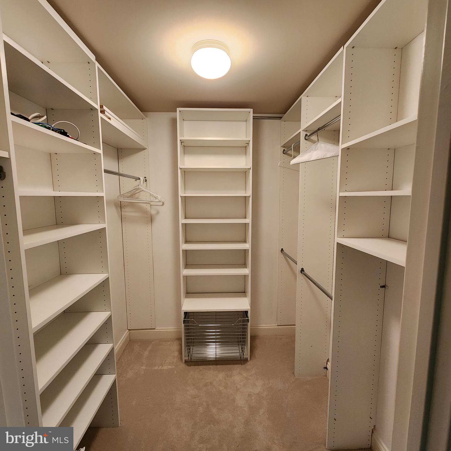 CALVERTON - Residential