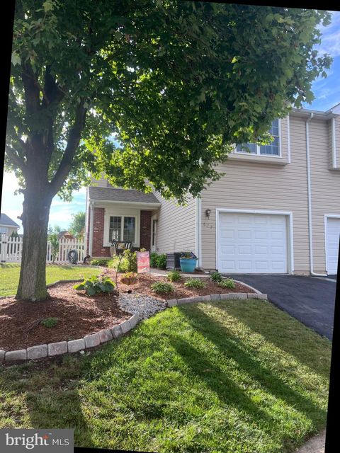 Townhouse For Sale - 677 Honeysuckle Way<br/> Montgomery County, PENNSBURG, PA 18073