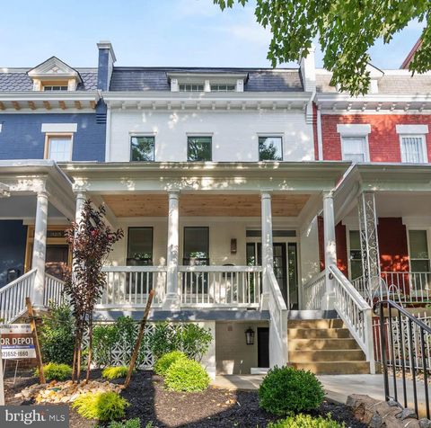 323 10TH STREET NE WASHINGTON DC 20002