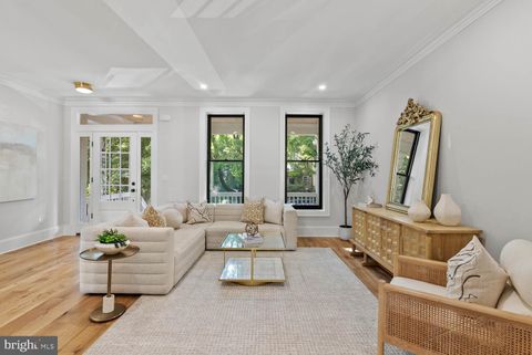 323 10TH STREET NE WASHINGTON DC 20002