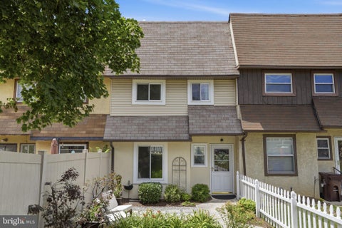 Townhouse For Sale - 908 Green Street<br/> BRIDGEPORT, PA 19405