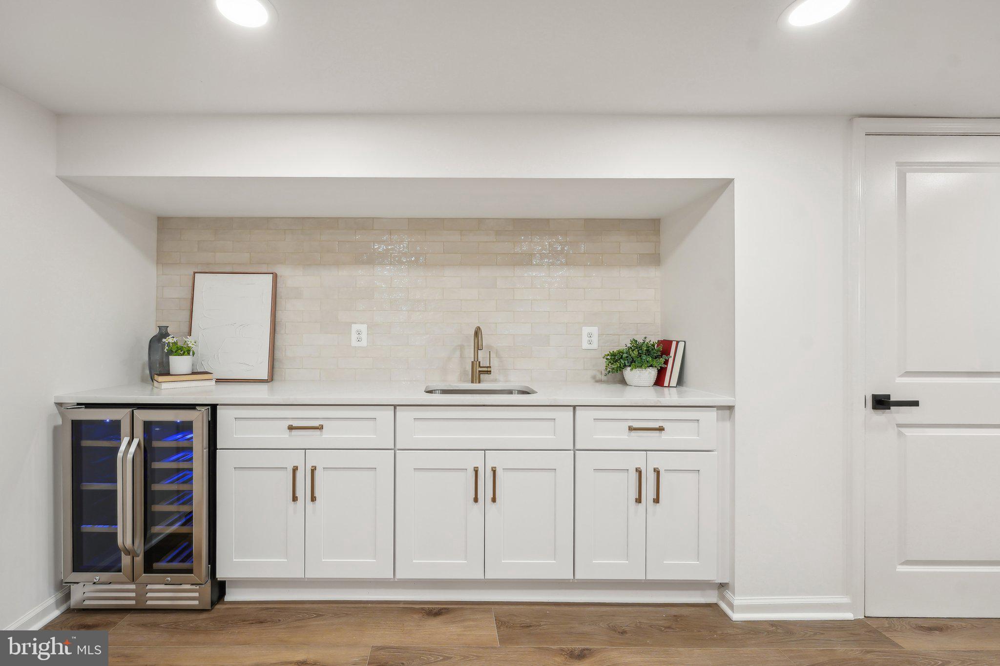 OVER LEE KNOLLS - Residential